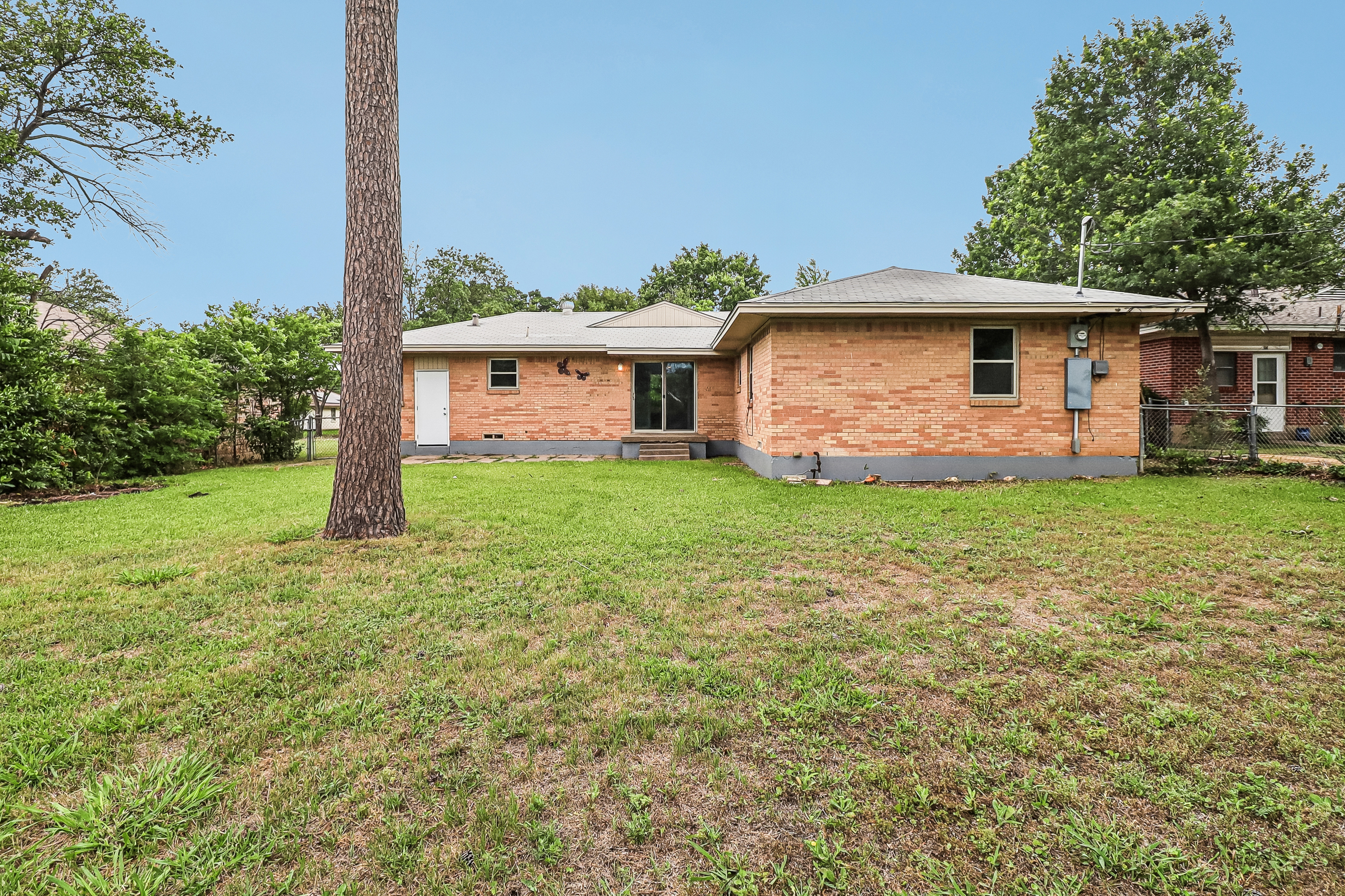 Photo 21 of 22 of 318 Harman St, Duncanville, TX