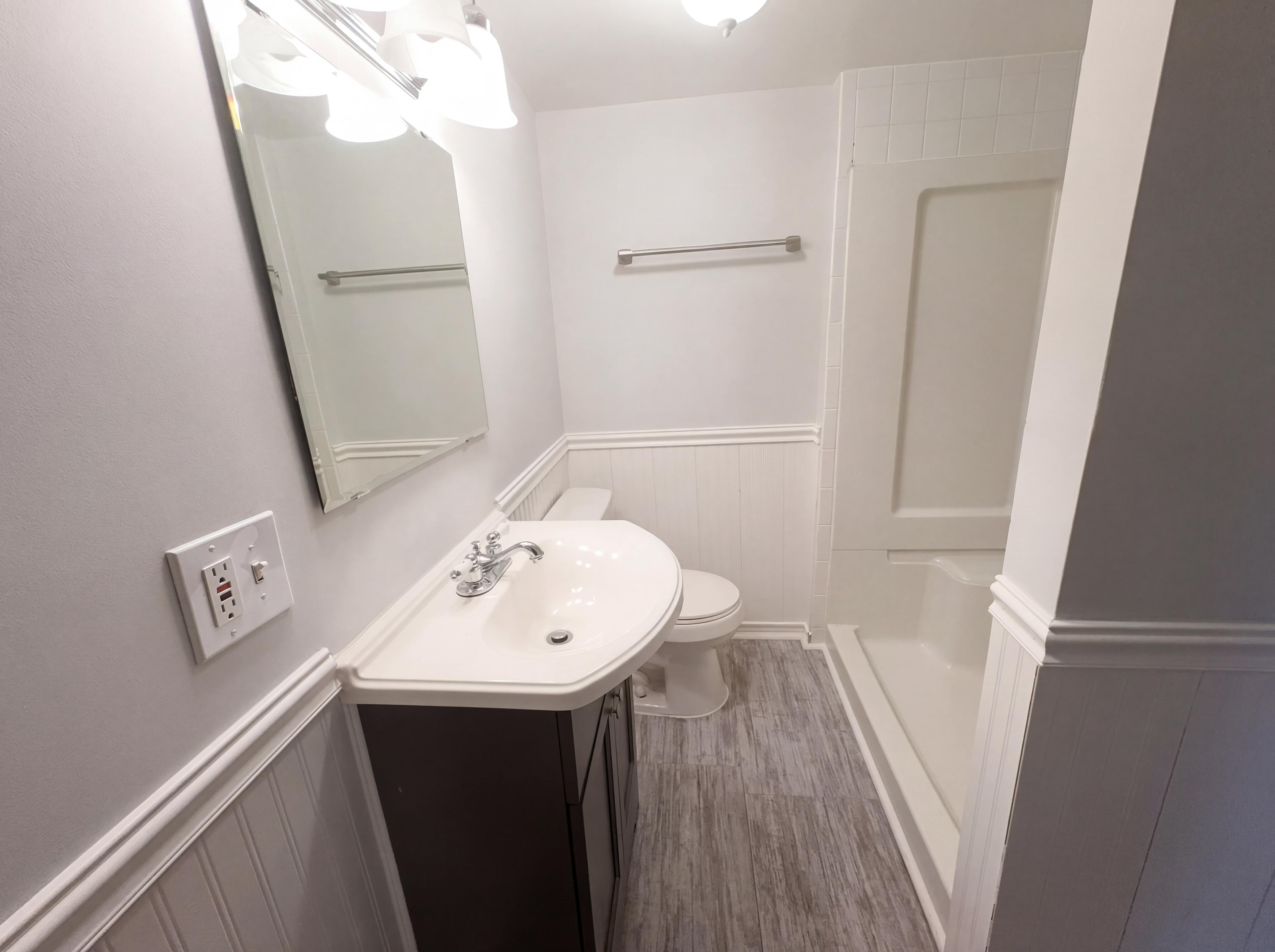 Photo 11 of 24 of 1824 E Hudson Ave, Royal Oak, MI