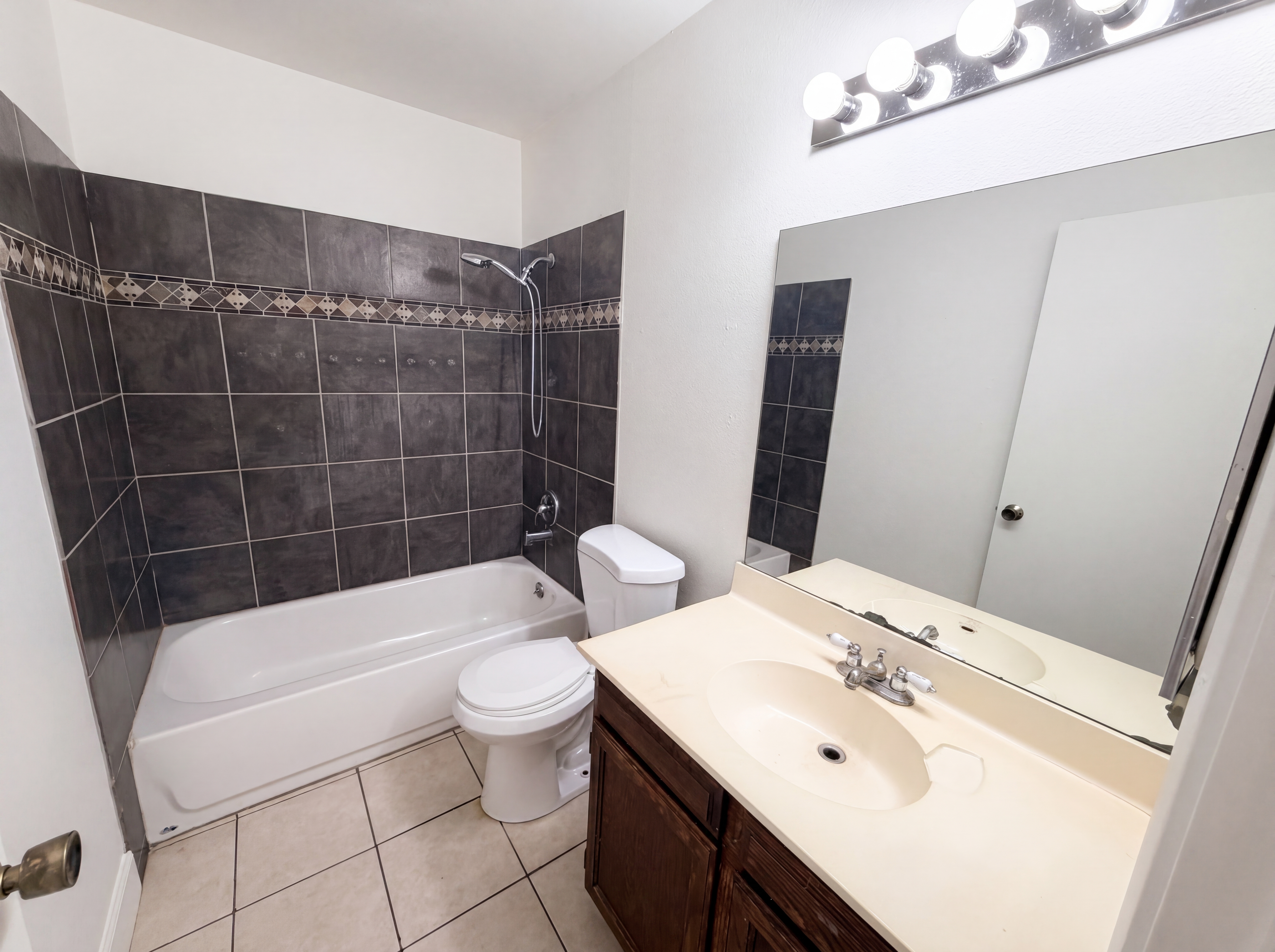 Photo 13 of 18 of 1251 E Grove Cir, Mesa, AZ