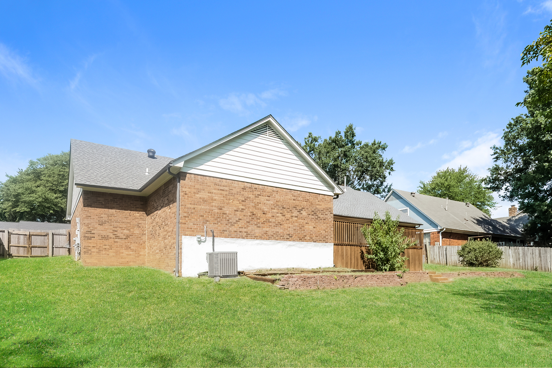 Photo 5 of 41 of 3530 Josee Ln, Bartlett, TN