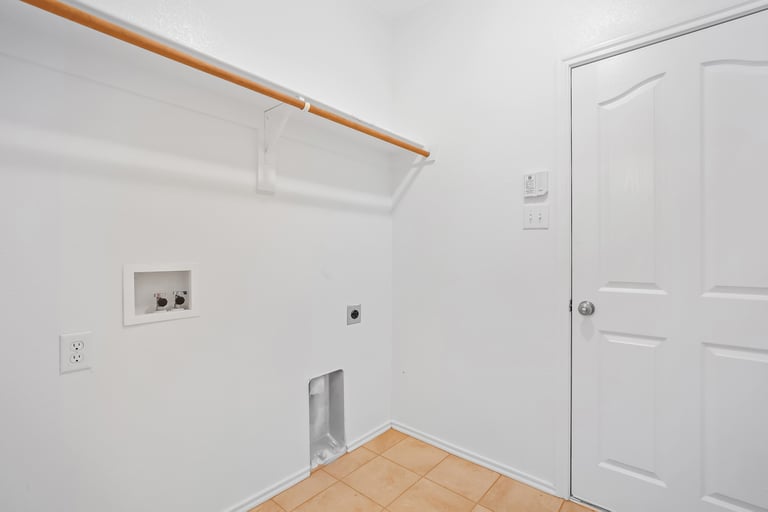 Photo 10 of 30 - 5813 Pearl Oyster Ln, Fort Worth, TX 76179