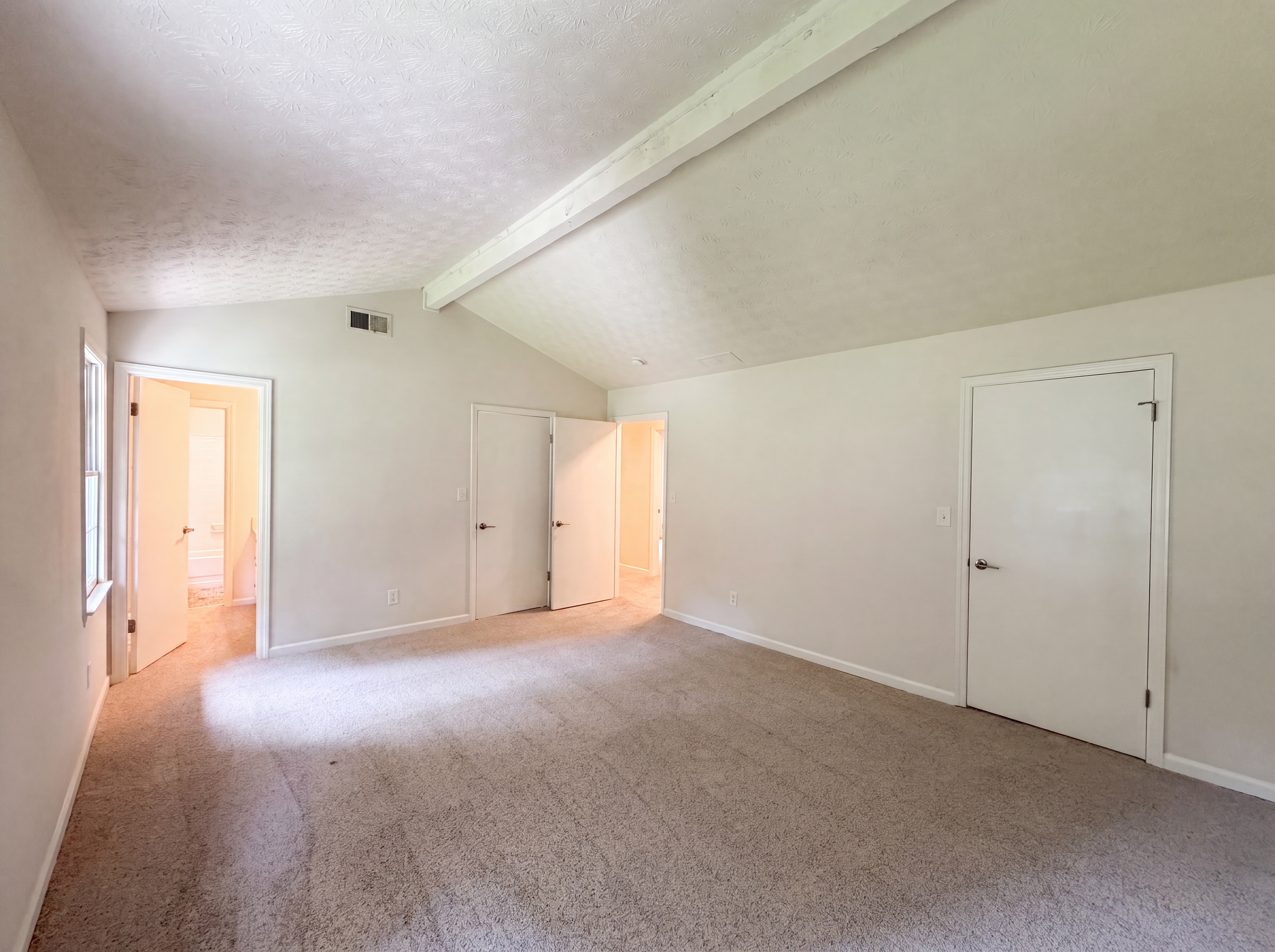 Photo 16 of 31 of 6486 Lynndale Ln, Morrow, GA