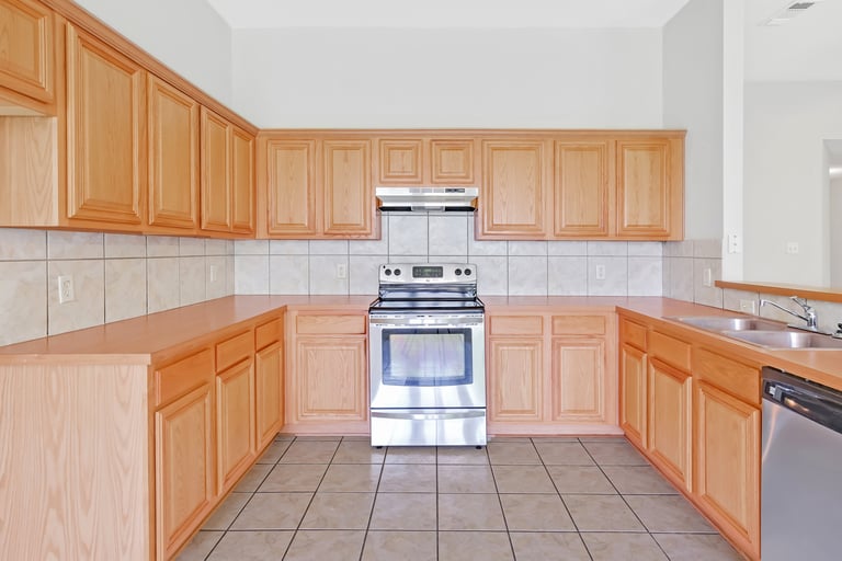 Photo 2 of 26 - 9812 Parkmere Dr, Fort Worth, TX 76108