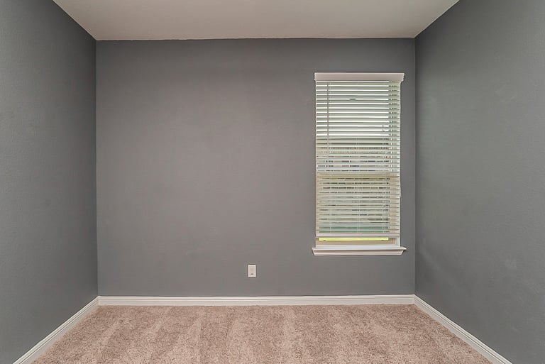 Photo 15 of 20 - 1225 Rebecca Ln, Fort Worth, TX 76131
