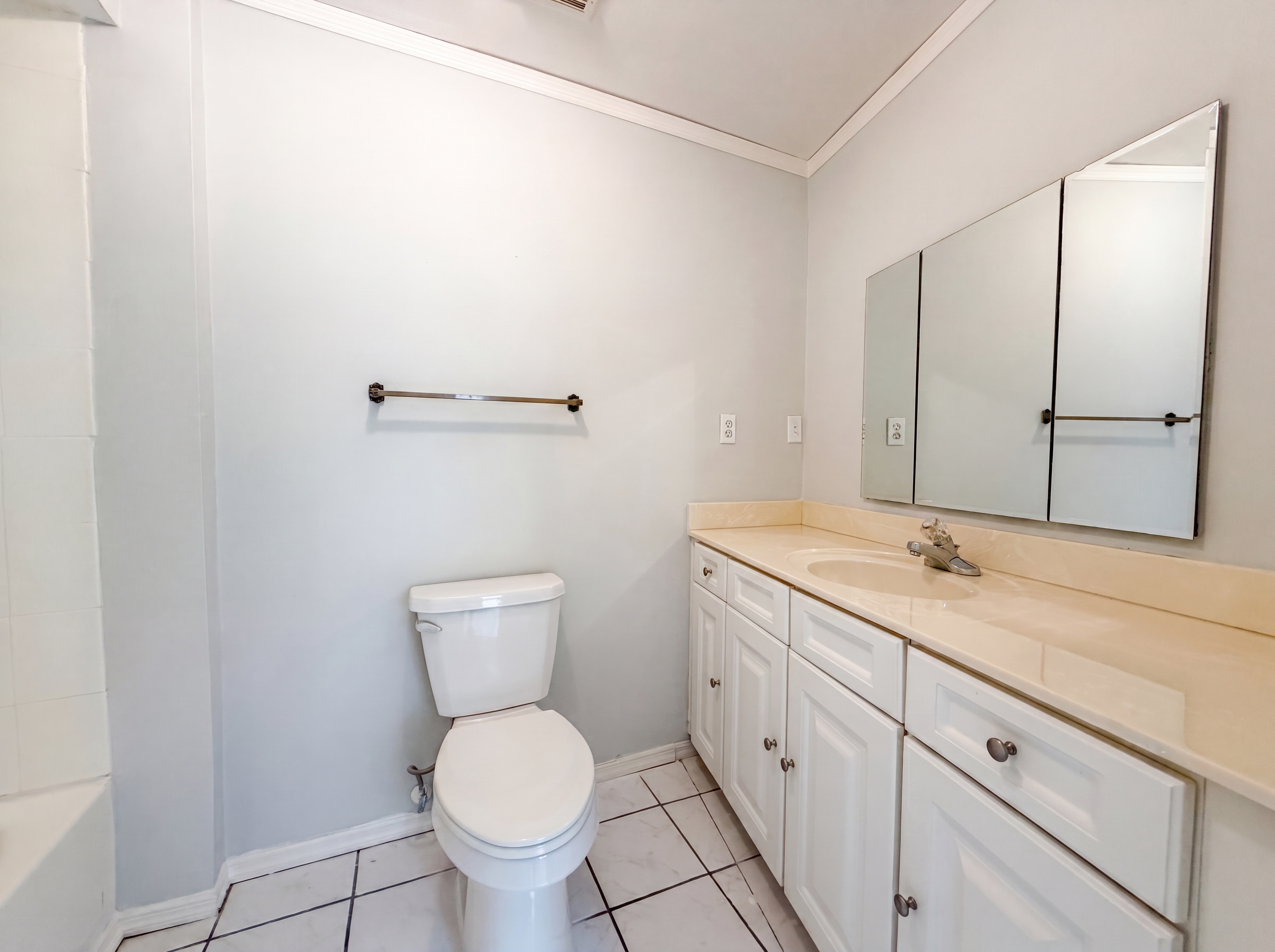 Photo 18 of 23 of 5655 Kimbrell Dr S, Jacksonville, FL