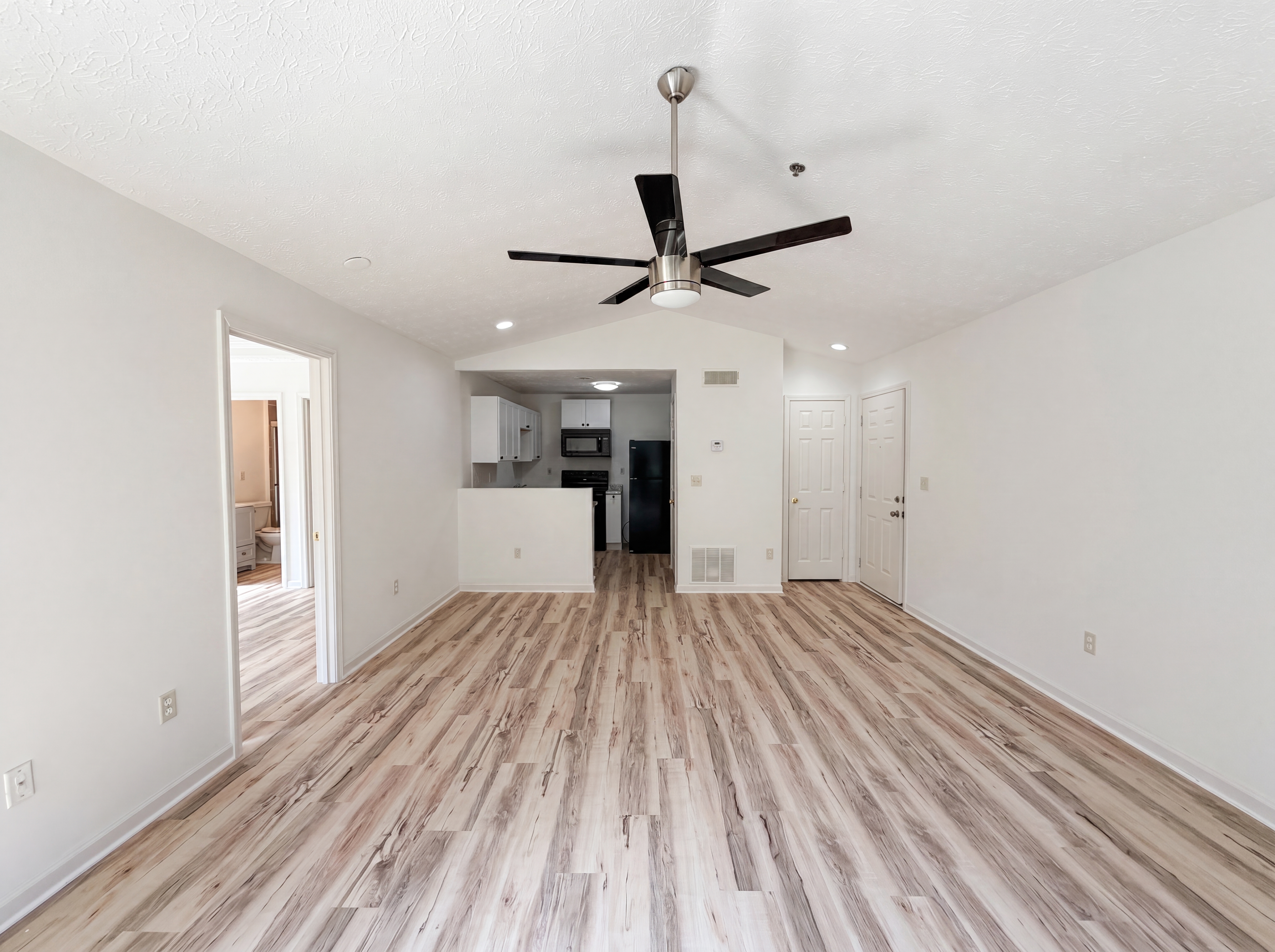 Photo 6 of 19 of 131 Bentley Pl, Tucker, GA