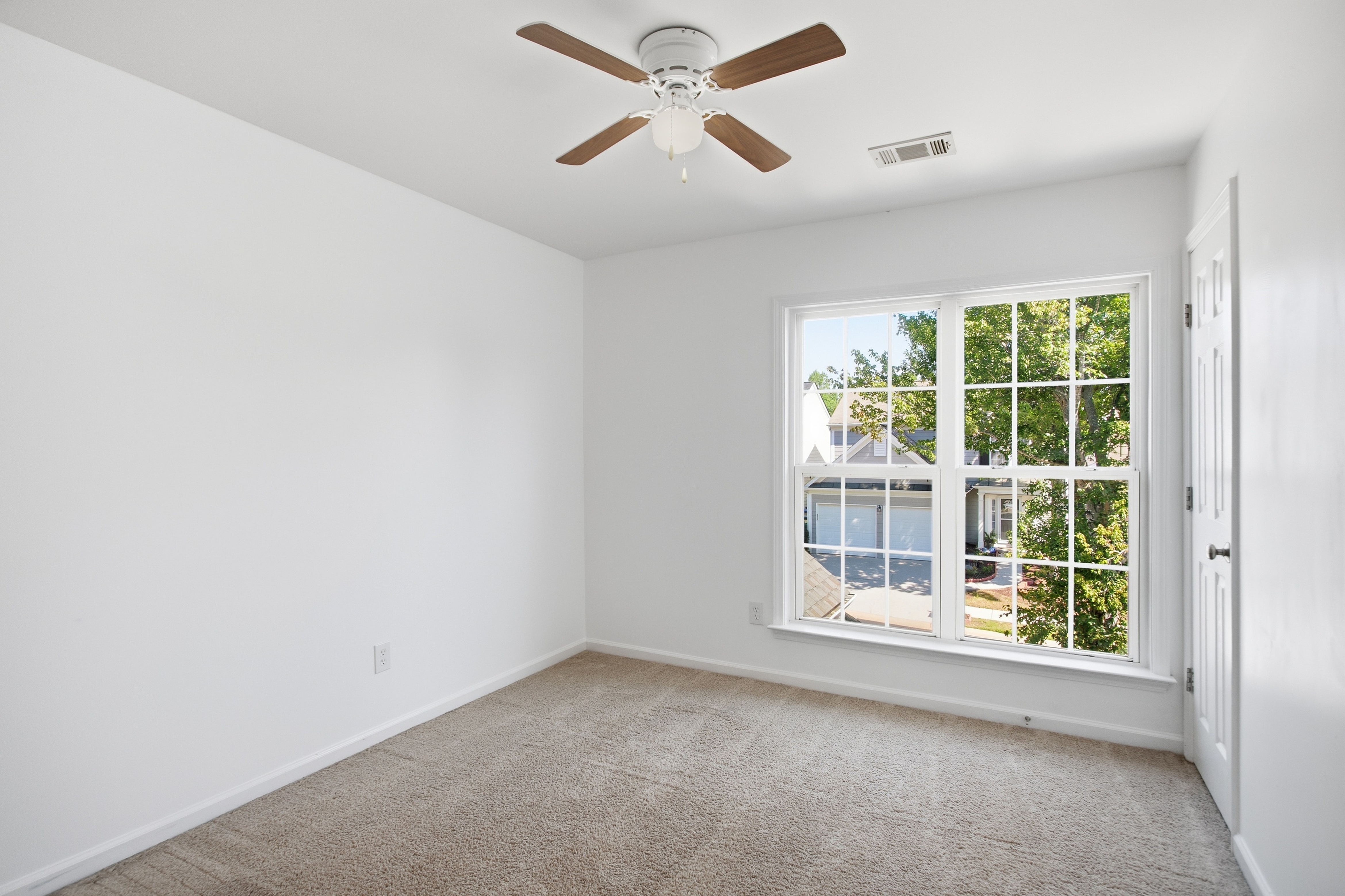 Photo 13 of 29 of 313 Balaban Cir, Woodstock, GA
