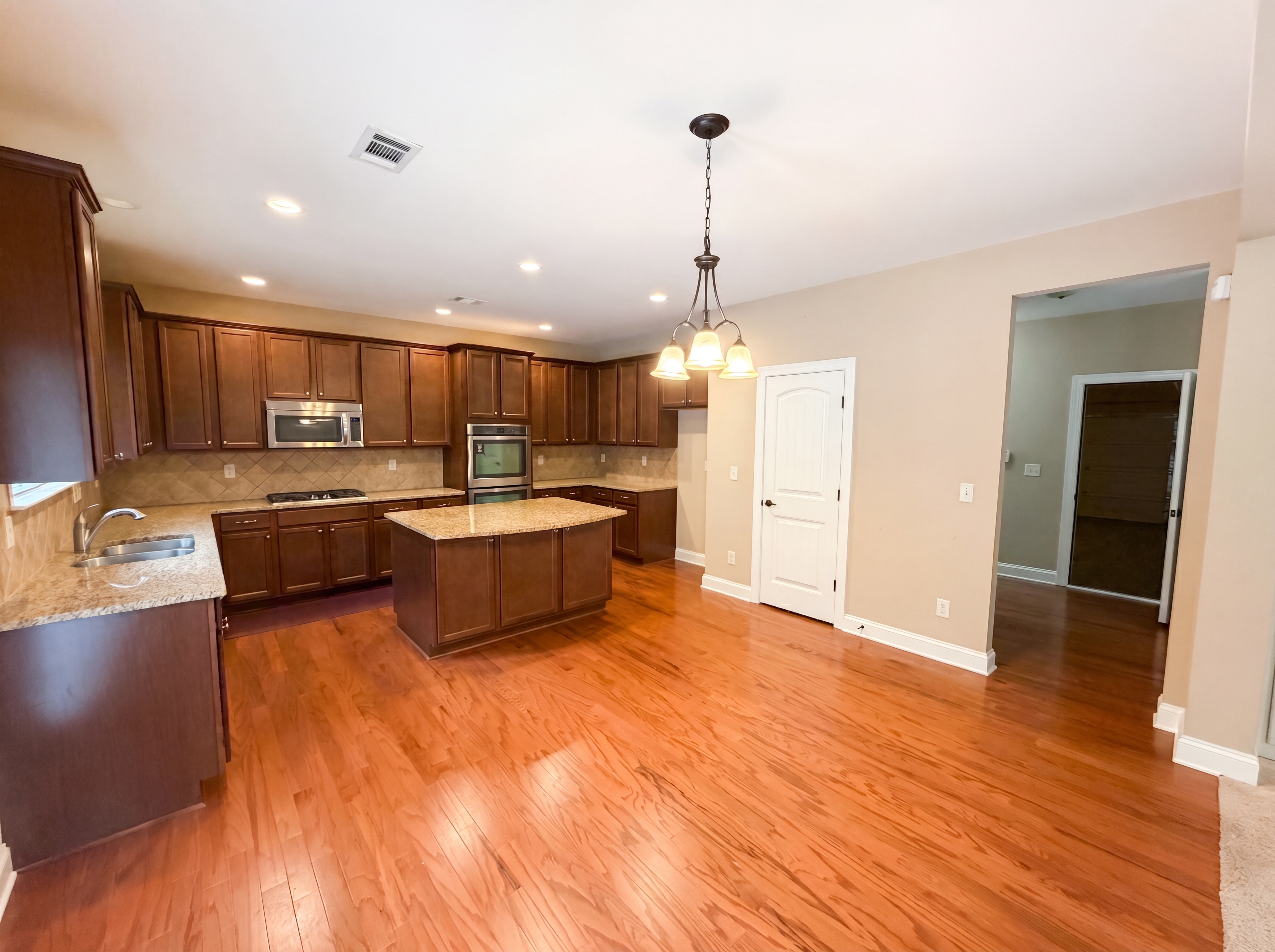 Photo 10 of 29 of 6565 Bentley Ridge Dr, Cumming, GA
