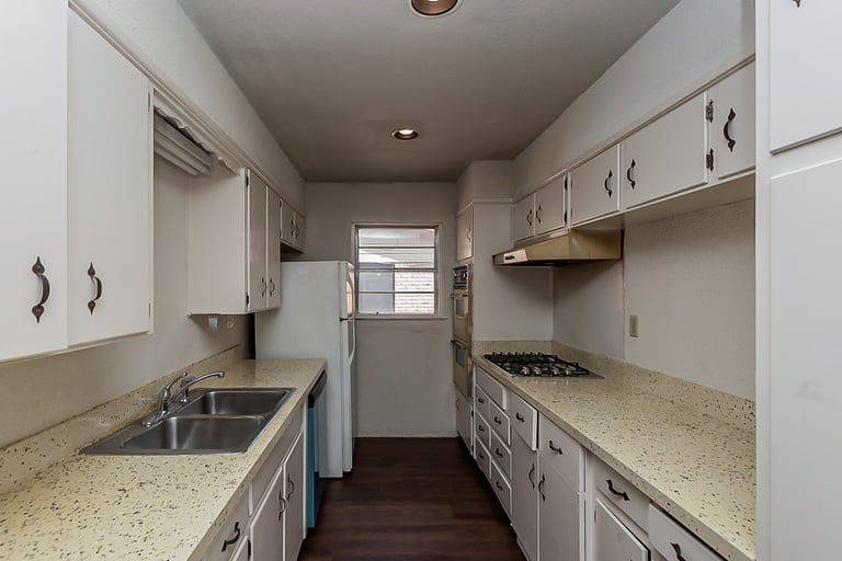 Photo 4 of 19 - 2605 Carten St, Fort Worth, TX 76112