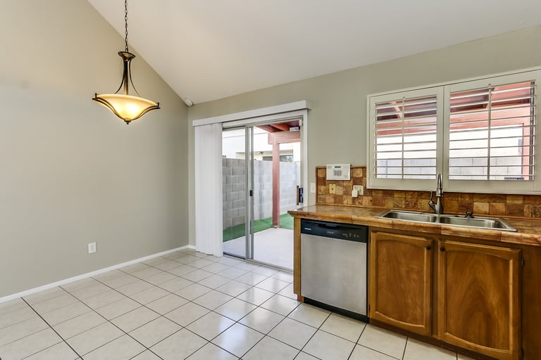 Photo 3 of 28 - 1741 E Geronimo St, Chandler, AZ 85225