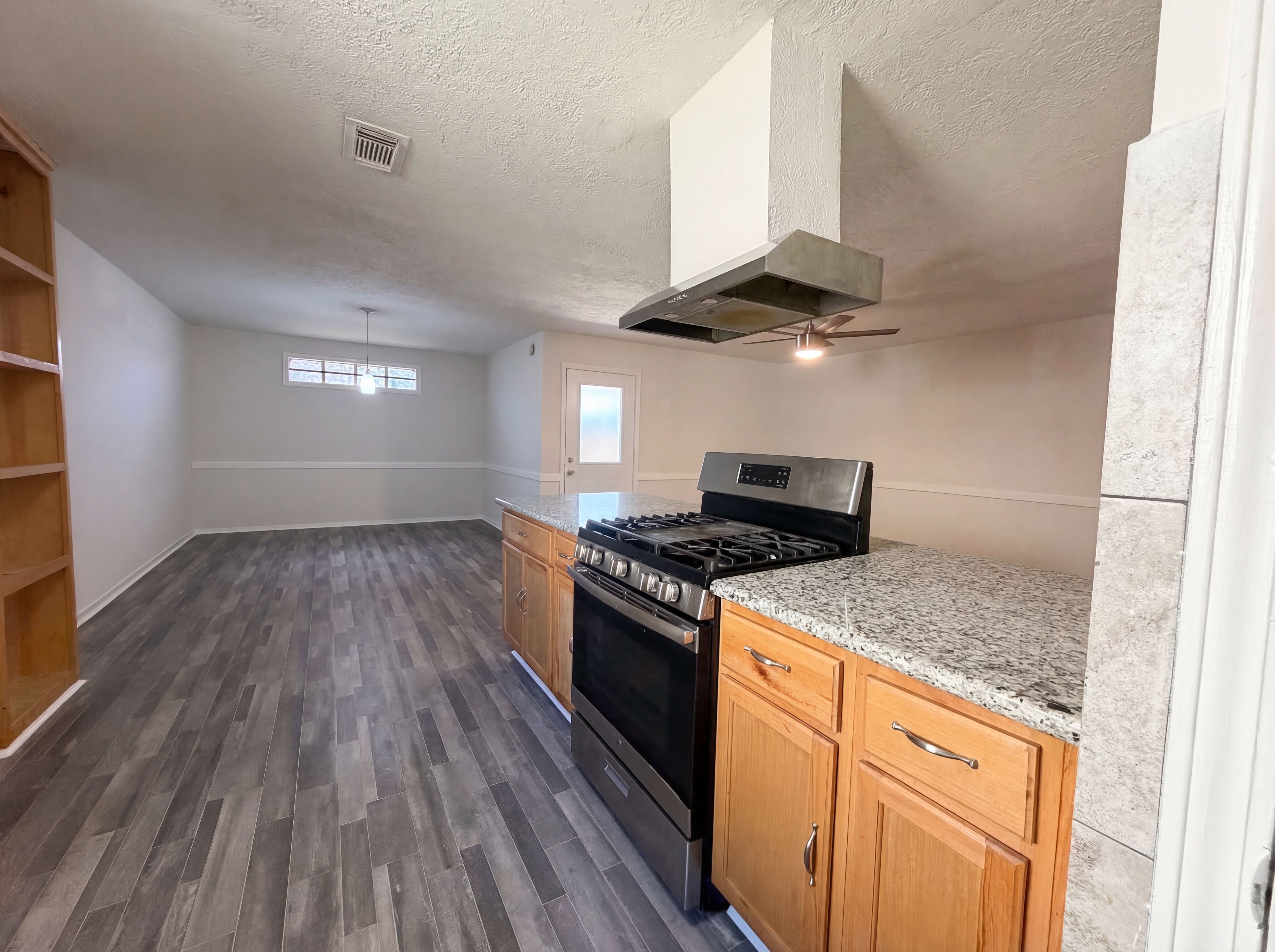 Photo 2 of 18 of 6023 Winterhaven Dr, Houston, TX