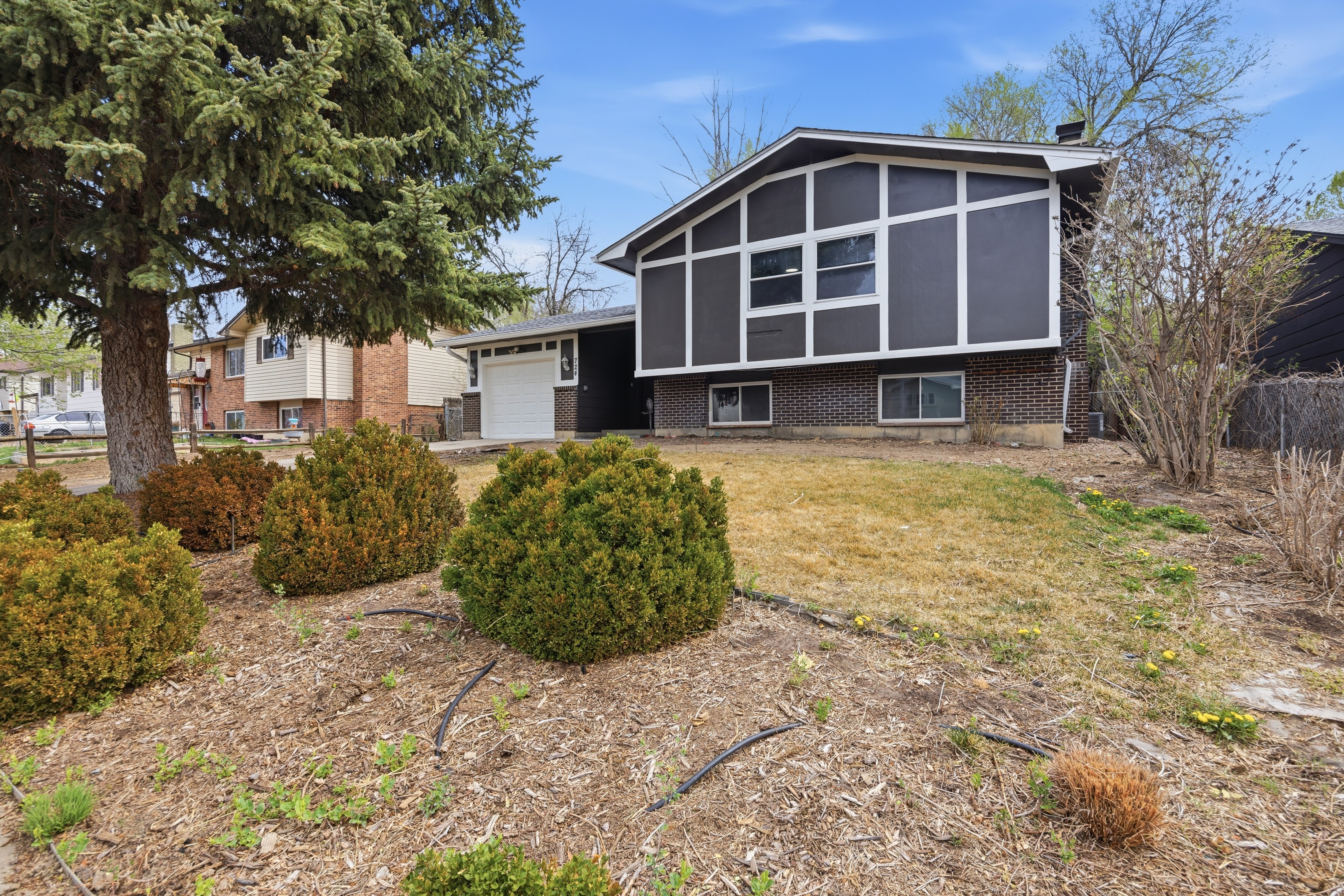 Photo 8 of 41 of 724 Squire St, Colorado Springs, CO