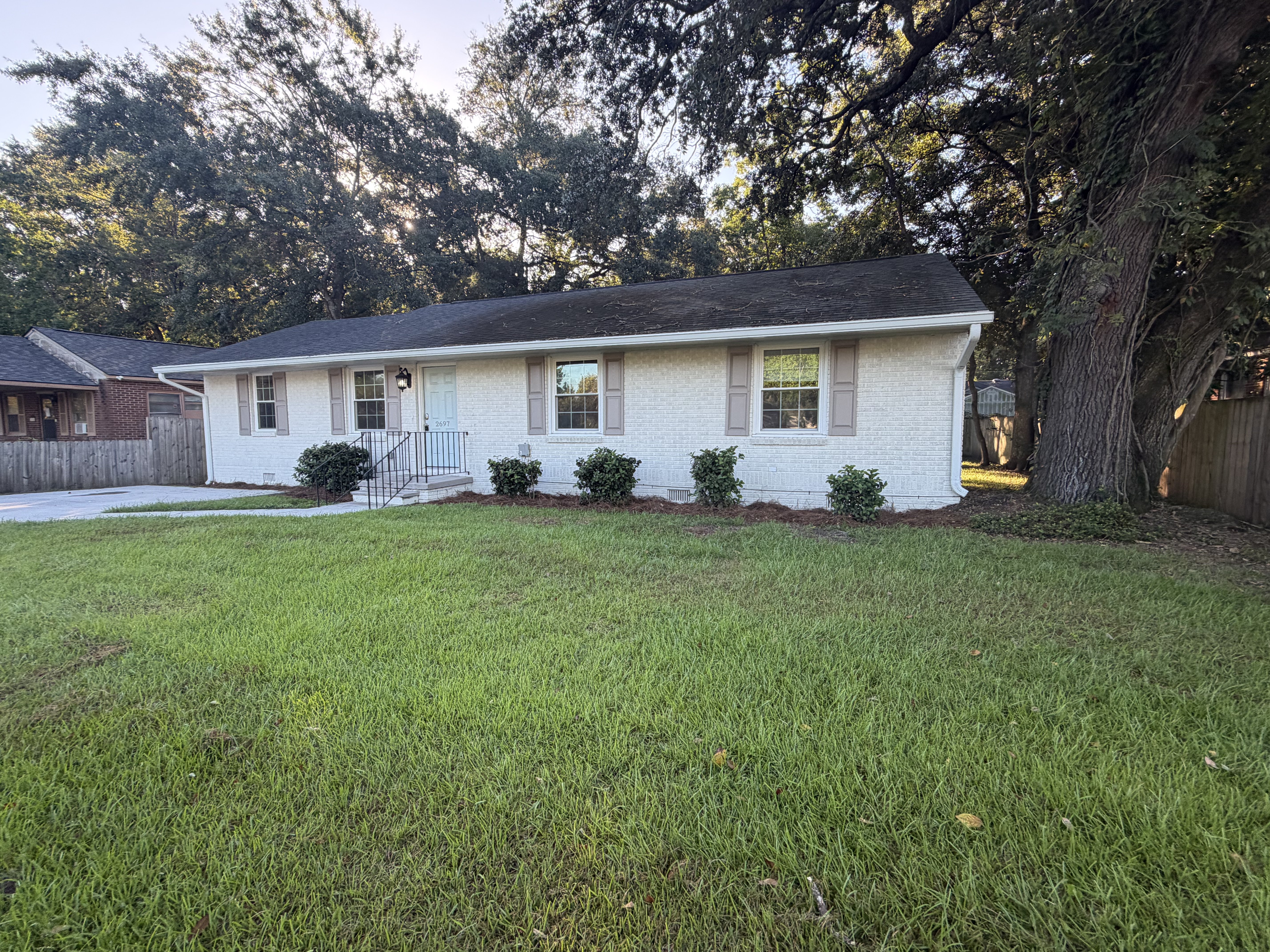 Photo 5 of 19 of 2697 Louise Dr, North Charleston, SC