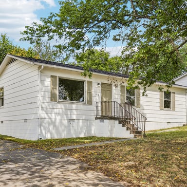 Property photo 1 of 510 W Adams St