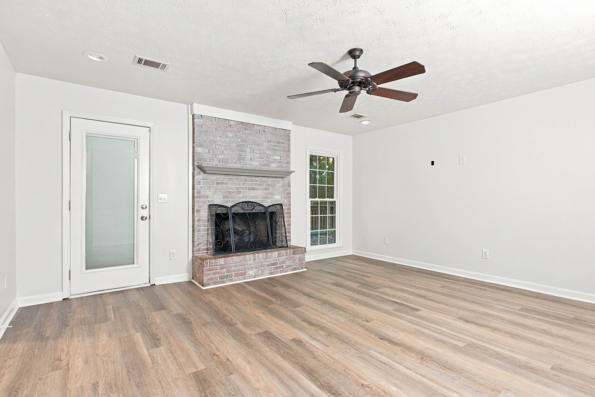 Photo 3 of 21 of 1842 Plantation Creek Rd, Fortson, GA