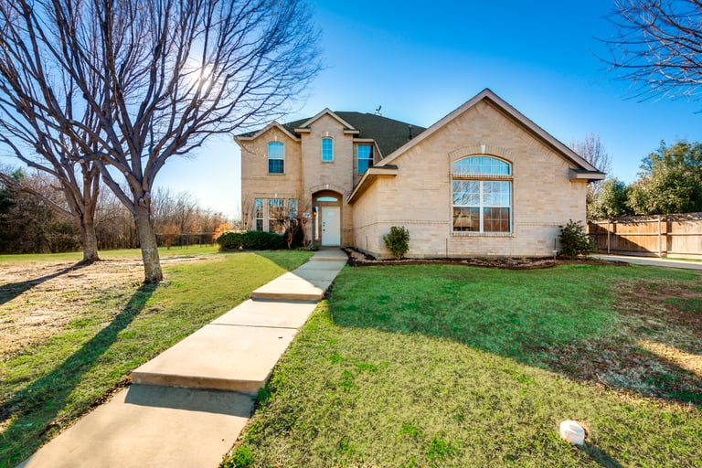 Photo 1 of 29 - 2911 Lochwood Cir, Corinth, TX 76208