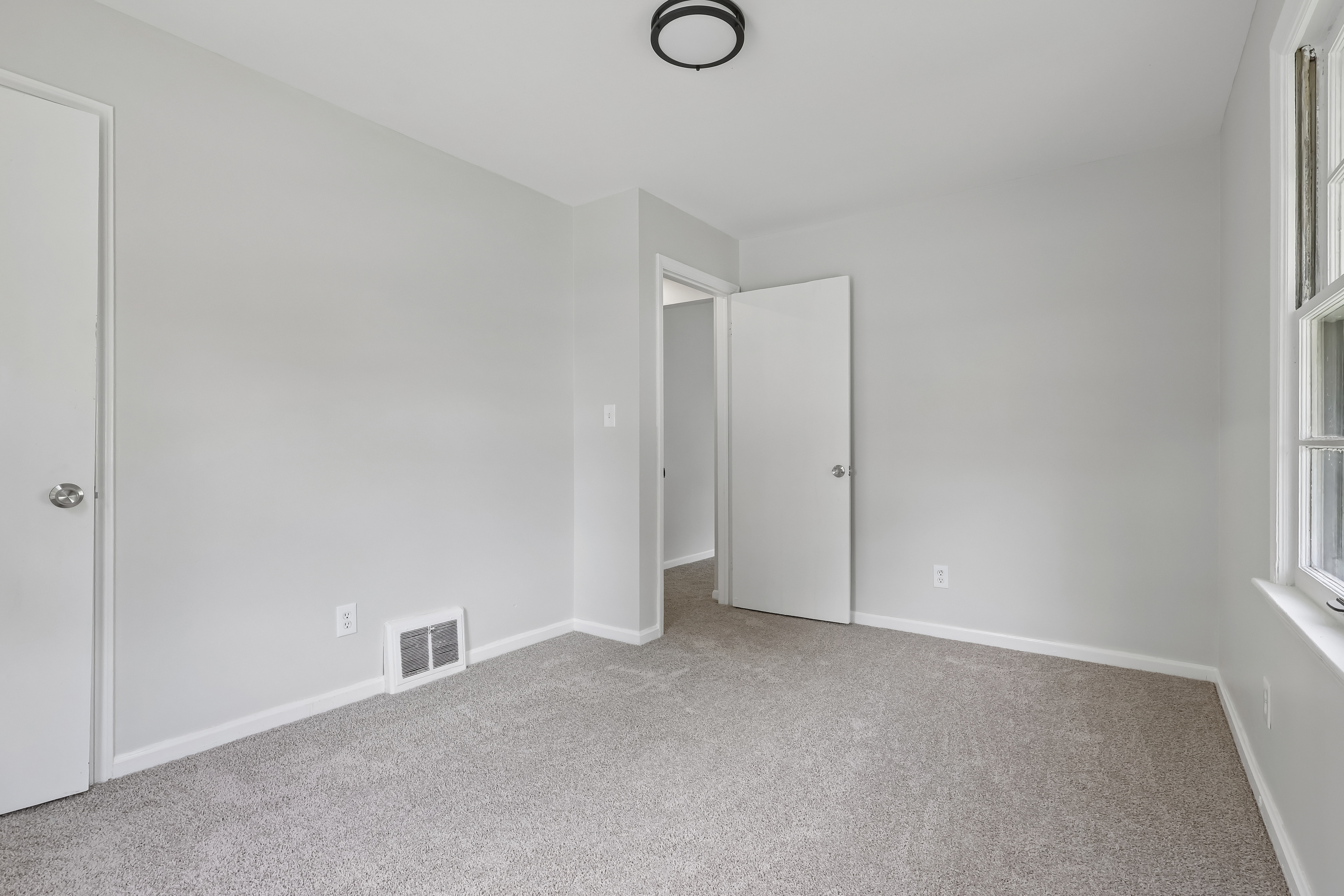 Photo 18 of 28 of 1237 Easton Dr, Akron, OH