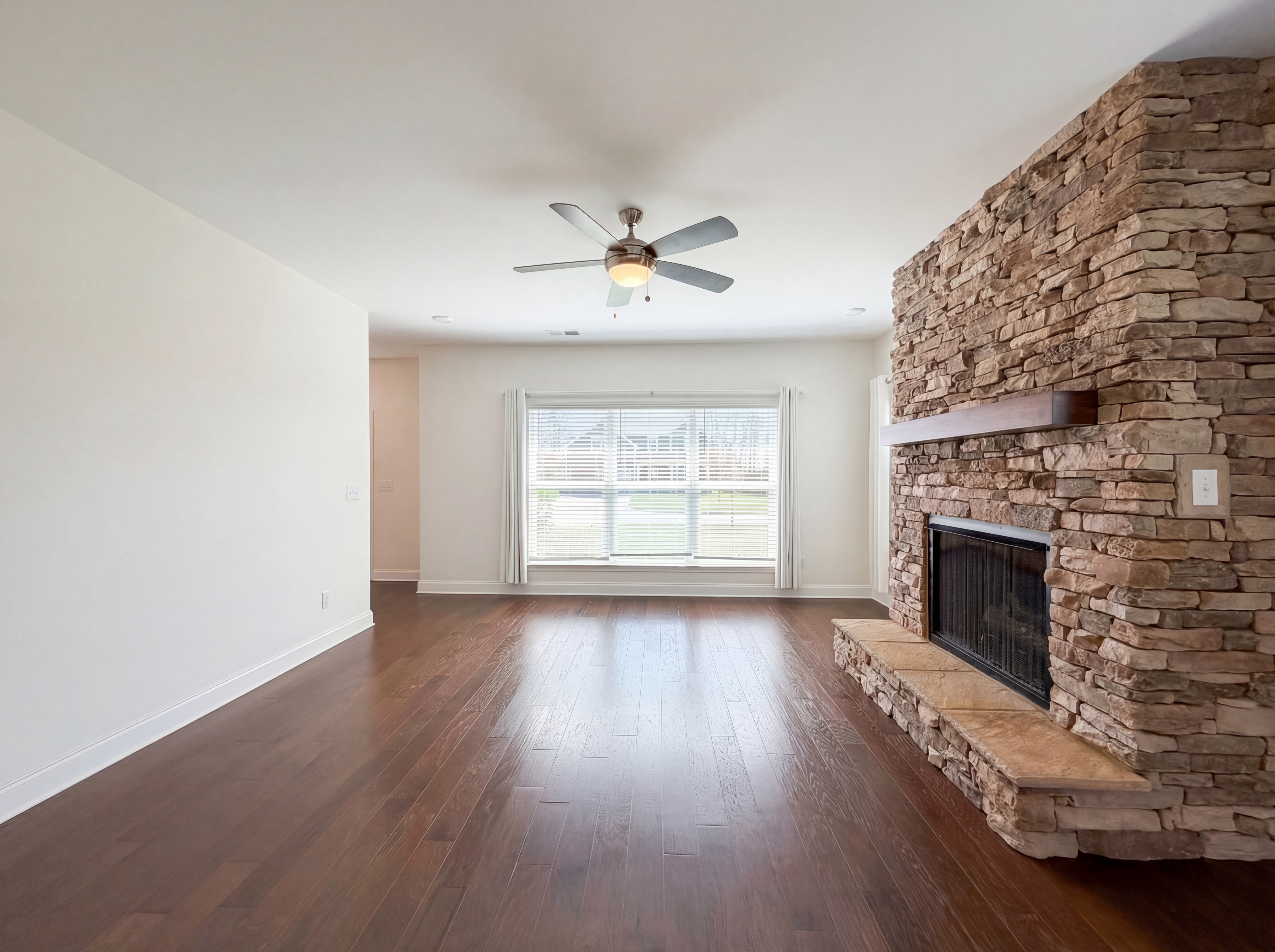 Photo 18 of 44 of 2714 Green Ash Ln, Knoxville, TN