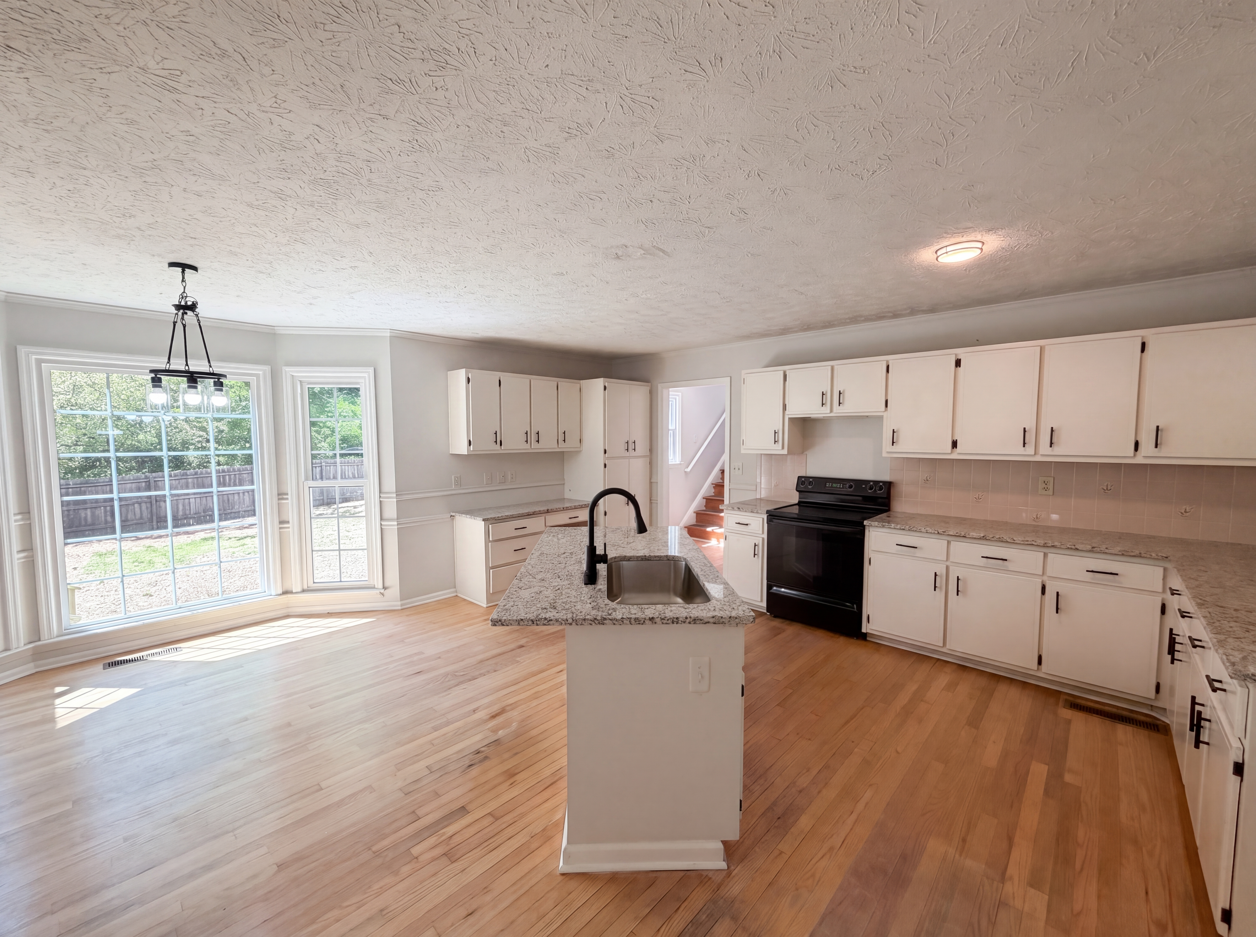 Photo 14 of 22 of 1033 Chestnut Hill Cir SW, Marietta, GA