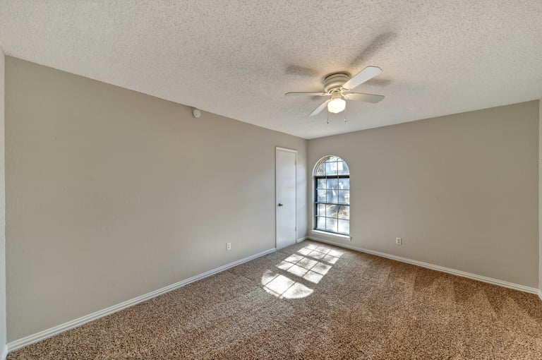 Photo 16 of 23 - 5805 Trail Crest Dr, Arlington, TX 76017