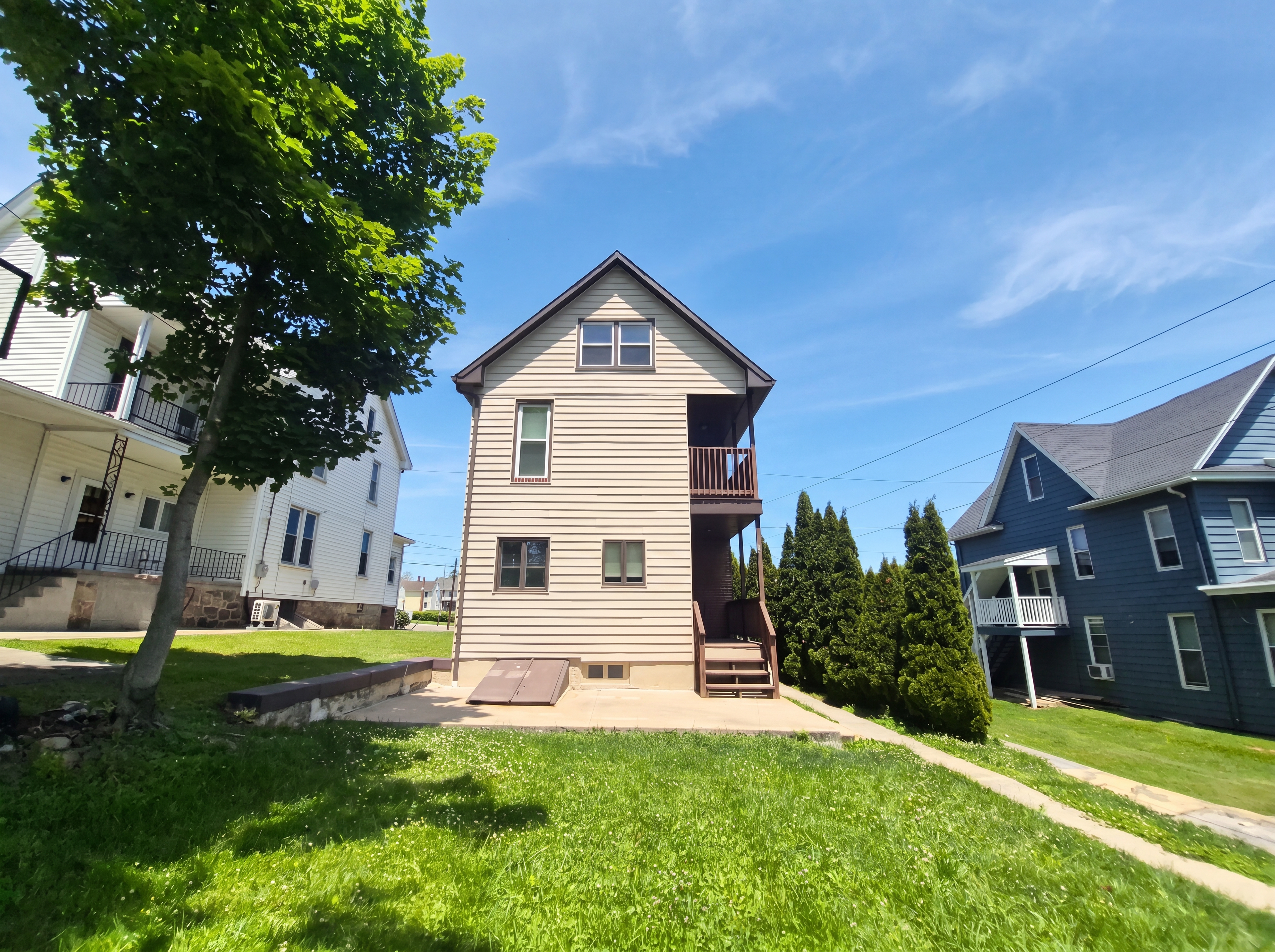 Photo 5 of 22 of 914 Pennsylvania Ave, Huntingdon, PA