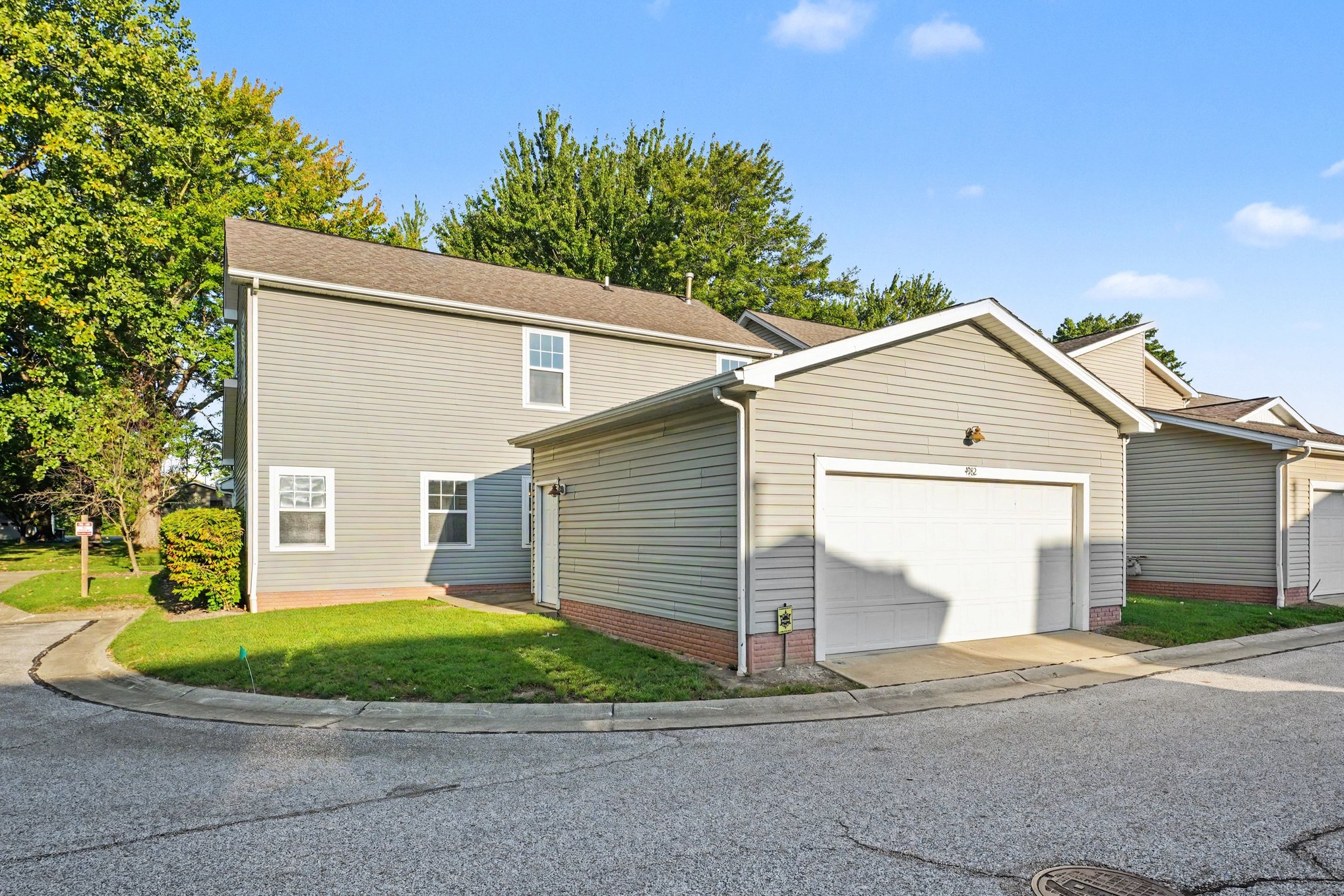 Photo 5 of 18 of 4982 Penny Ln, North Olmsted, OH
