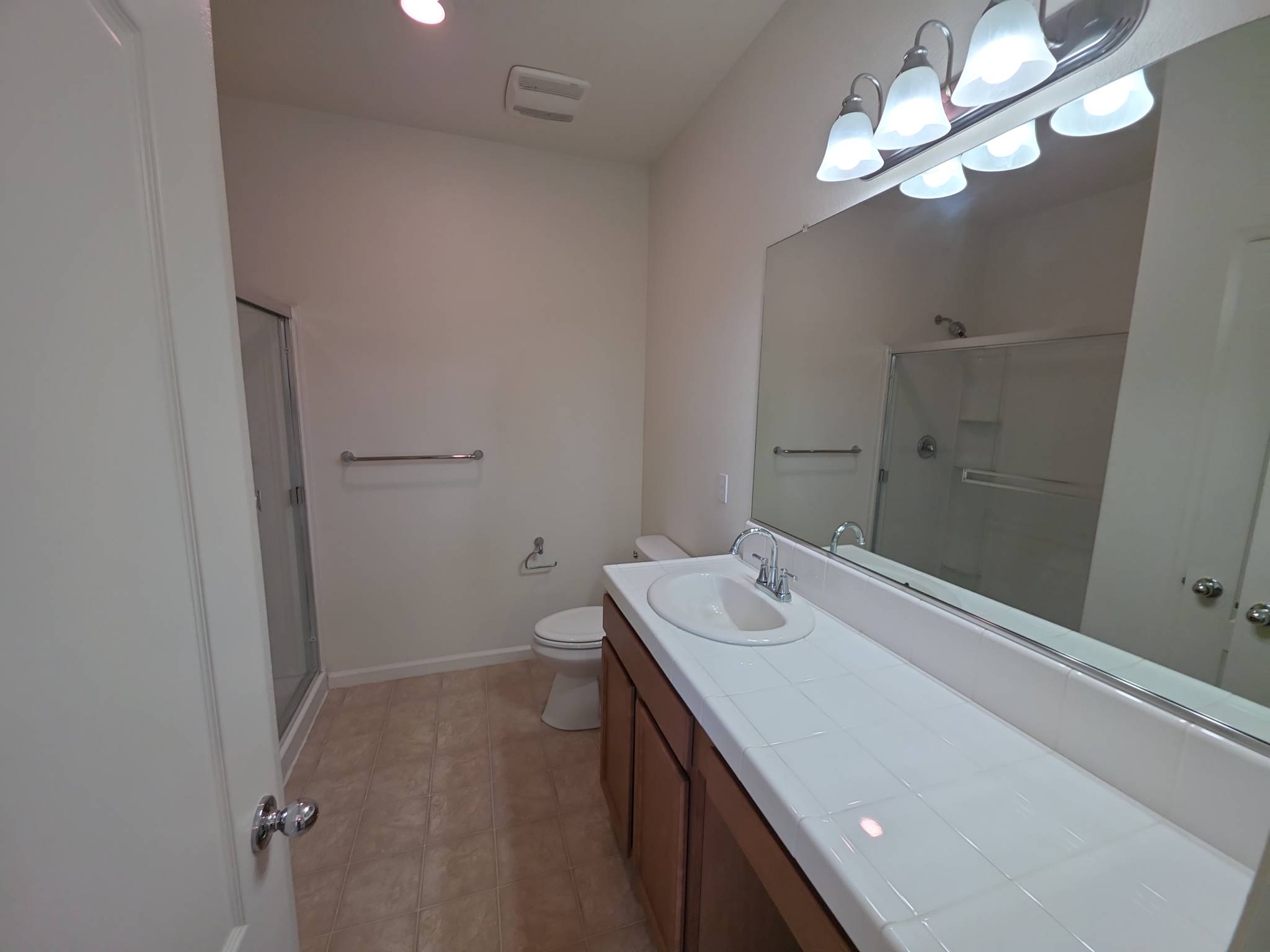 Photo 12 of 24 of 5578 E Eugenia Ave, Fresno, CA