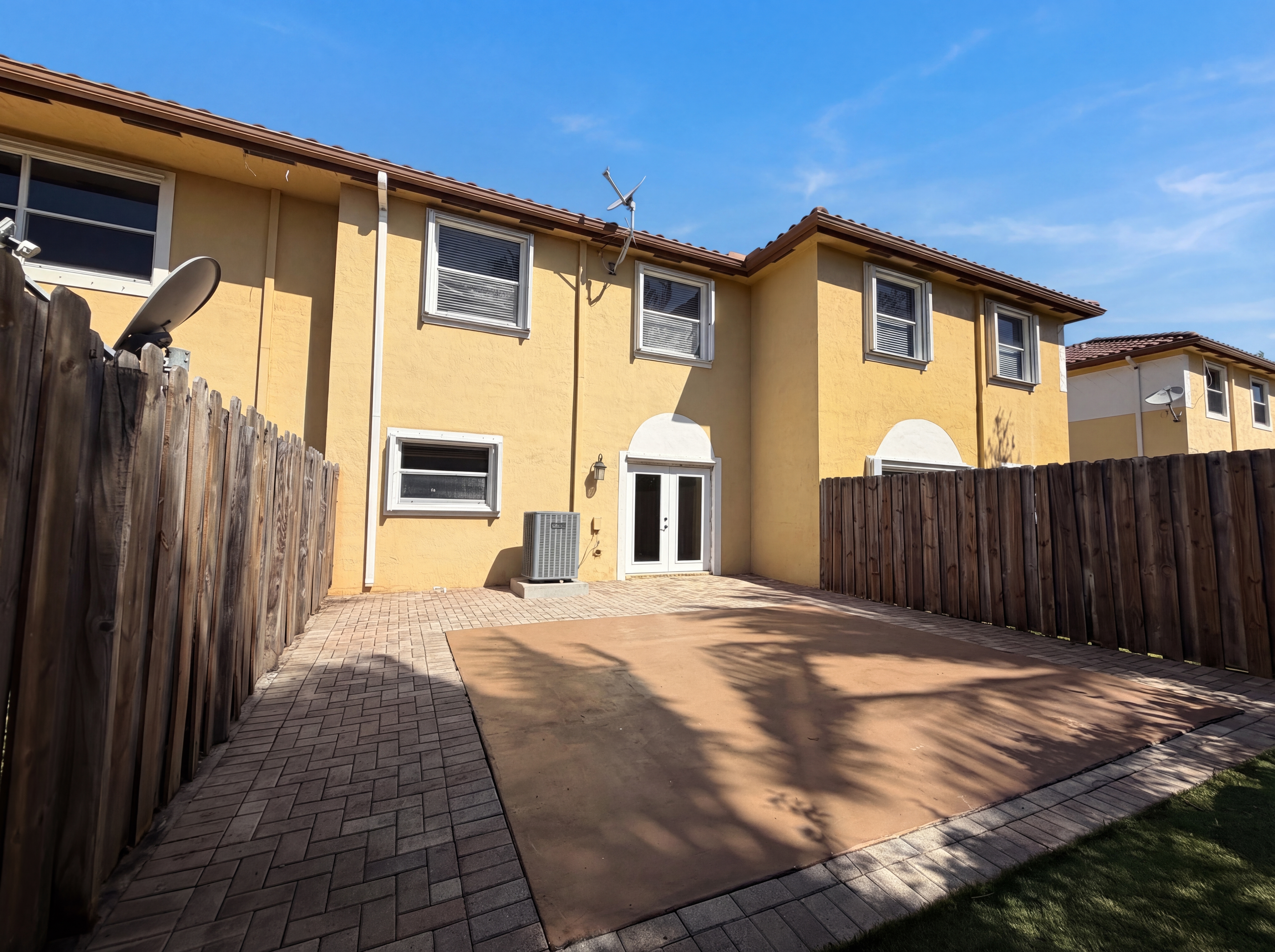 Photo 5 of 24 of 5037 SW 140th Ter, Miramar, FL