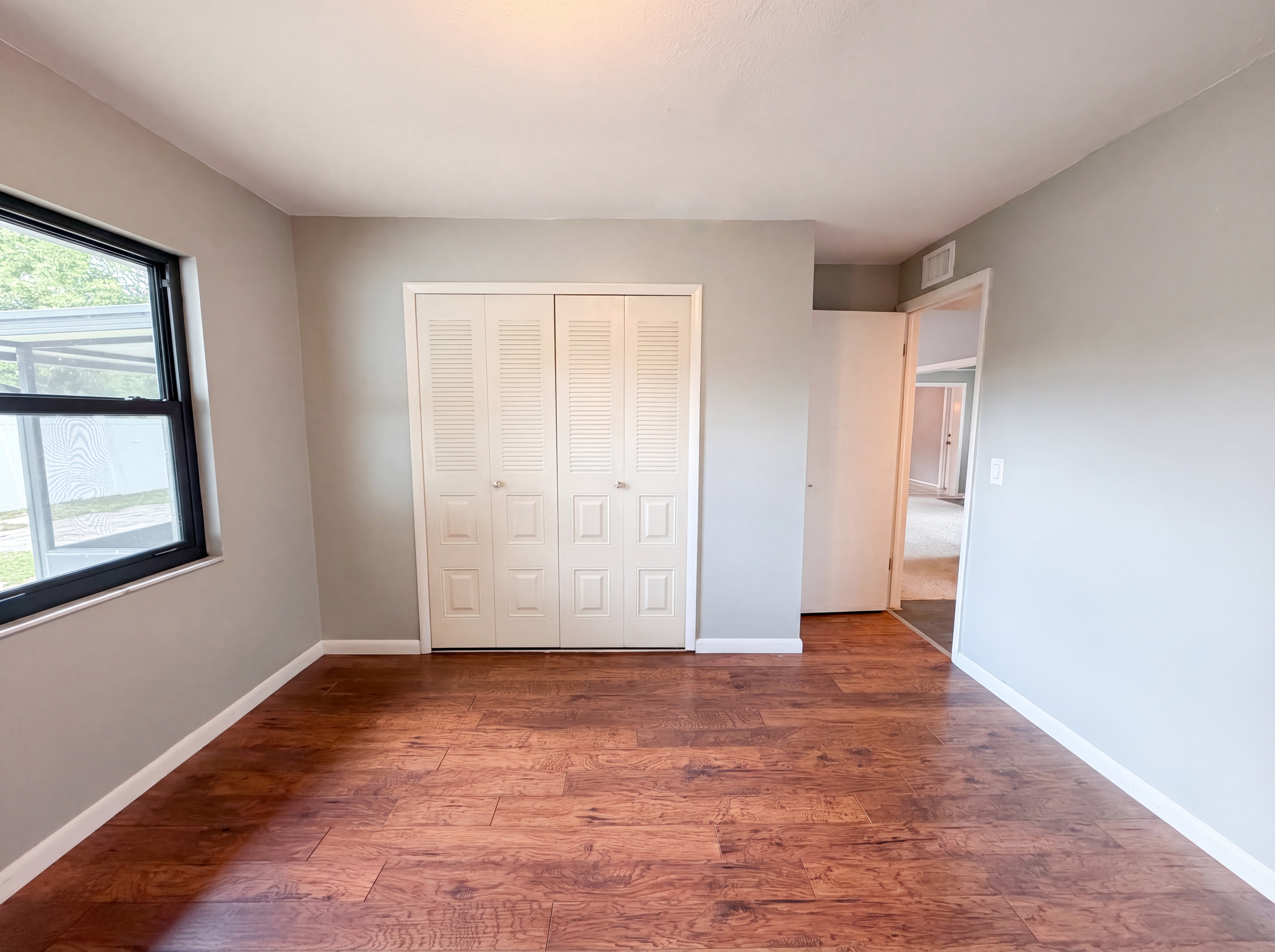 Photo 8 of 23 of 17621 Meadowbridge Dr, Lutz, FL