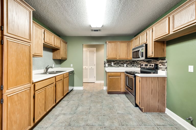 Photo 7 of 25 - 7502 Yorkmeadow Dr, Arlington, TX 76001
