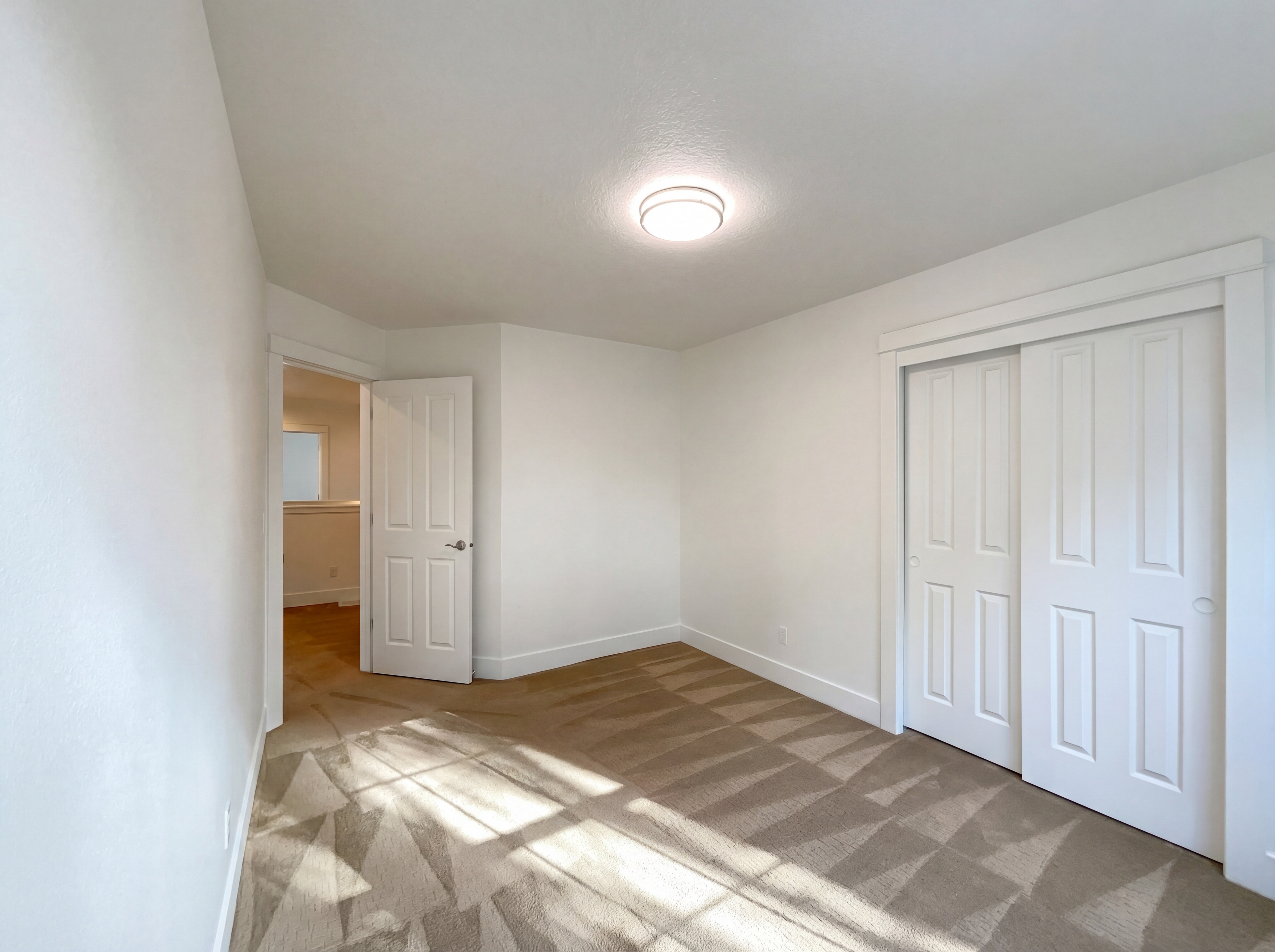 Photo 4 of 35 of 10989 SW Oneida St, Tualatin, OR
