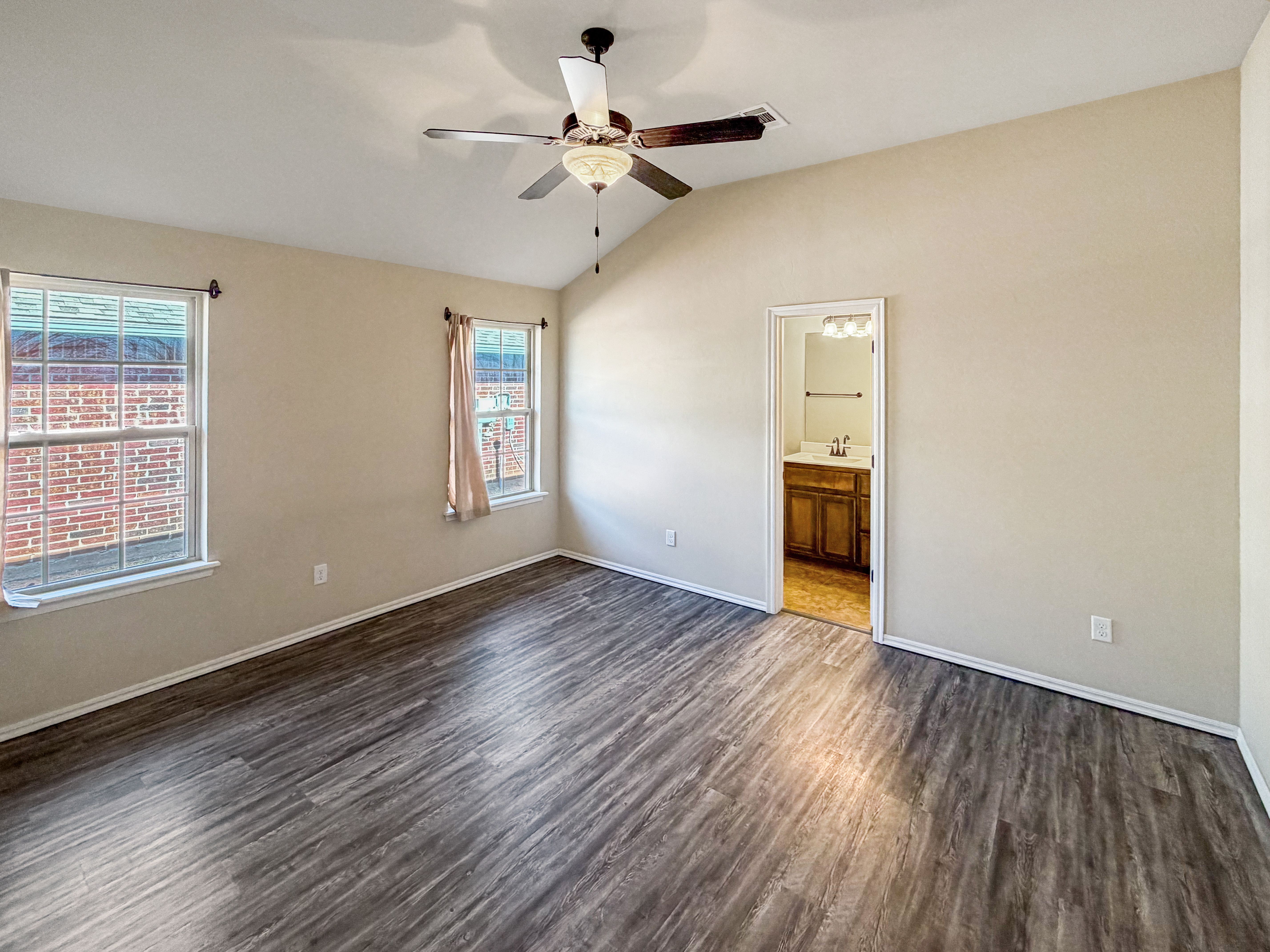Photo 4 of 14 of 1416 NW 129th Ter, Oklahoma City, OK