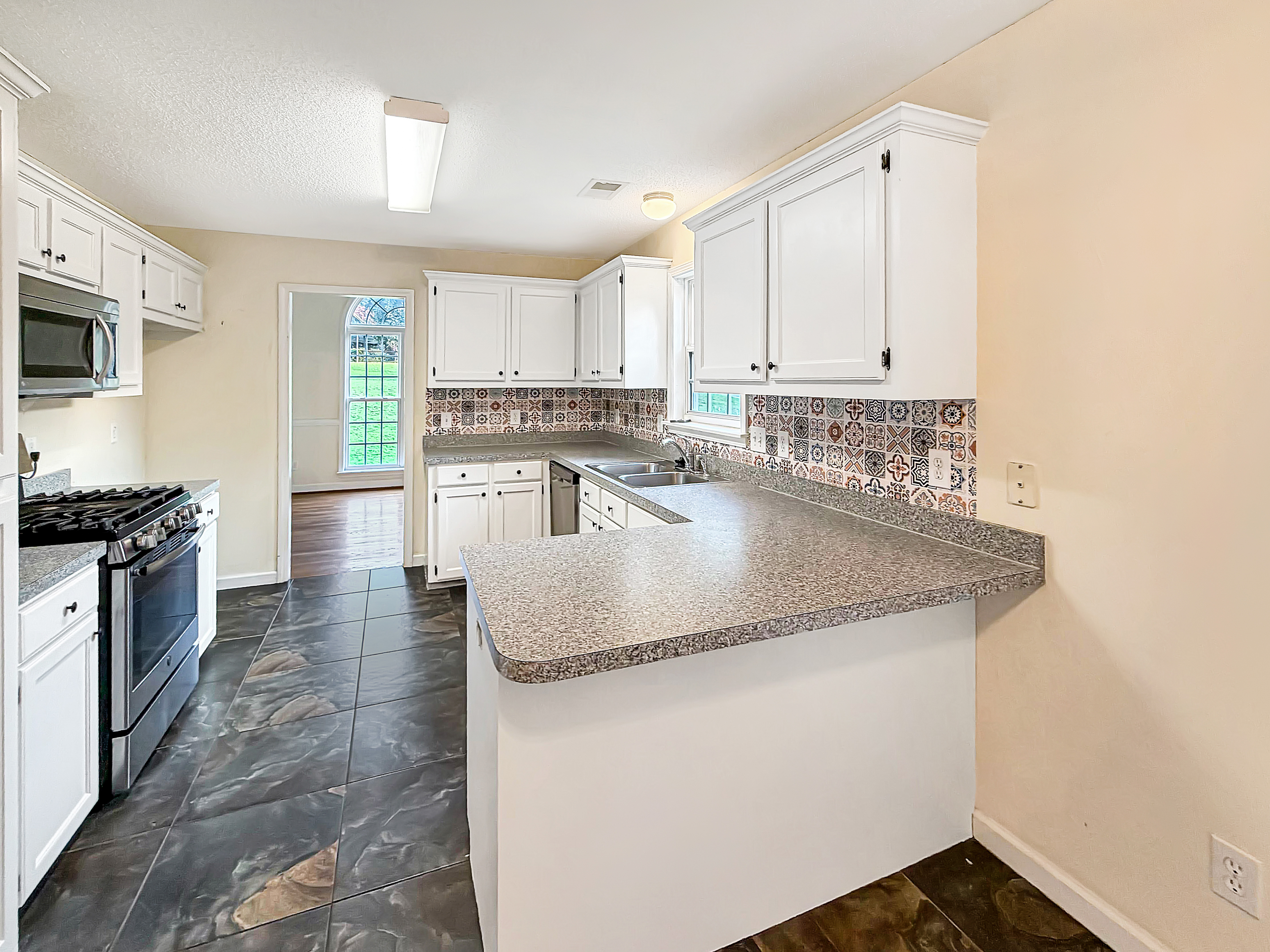 Photo 2 of 44 of 168 Hollow Tree Ct, Lugoff, SC