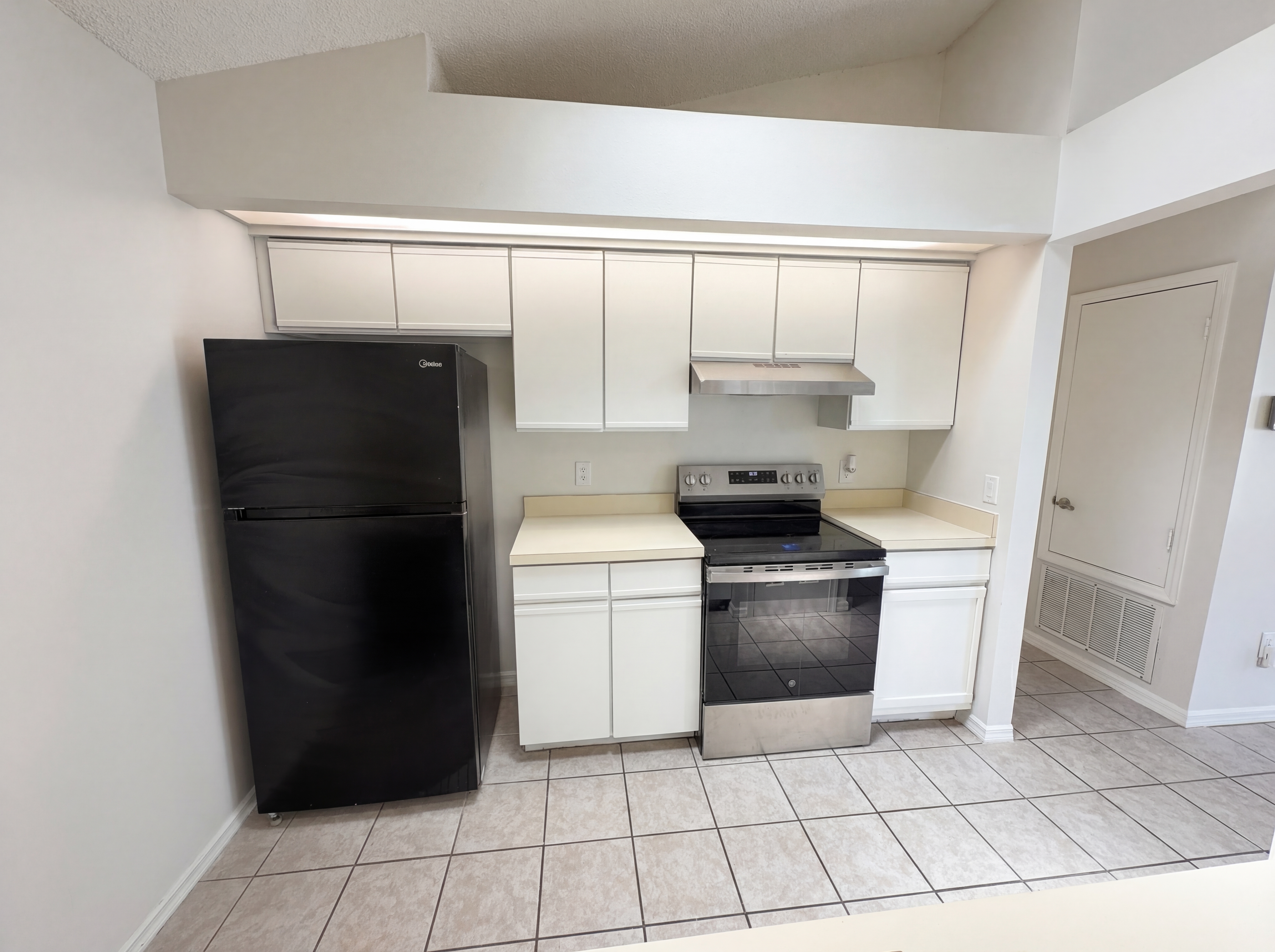 Photo 16 of 18 of 2000 Plainfield Dr, Orlando, FL