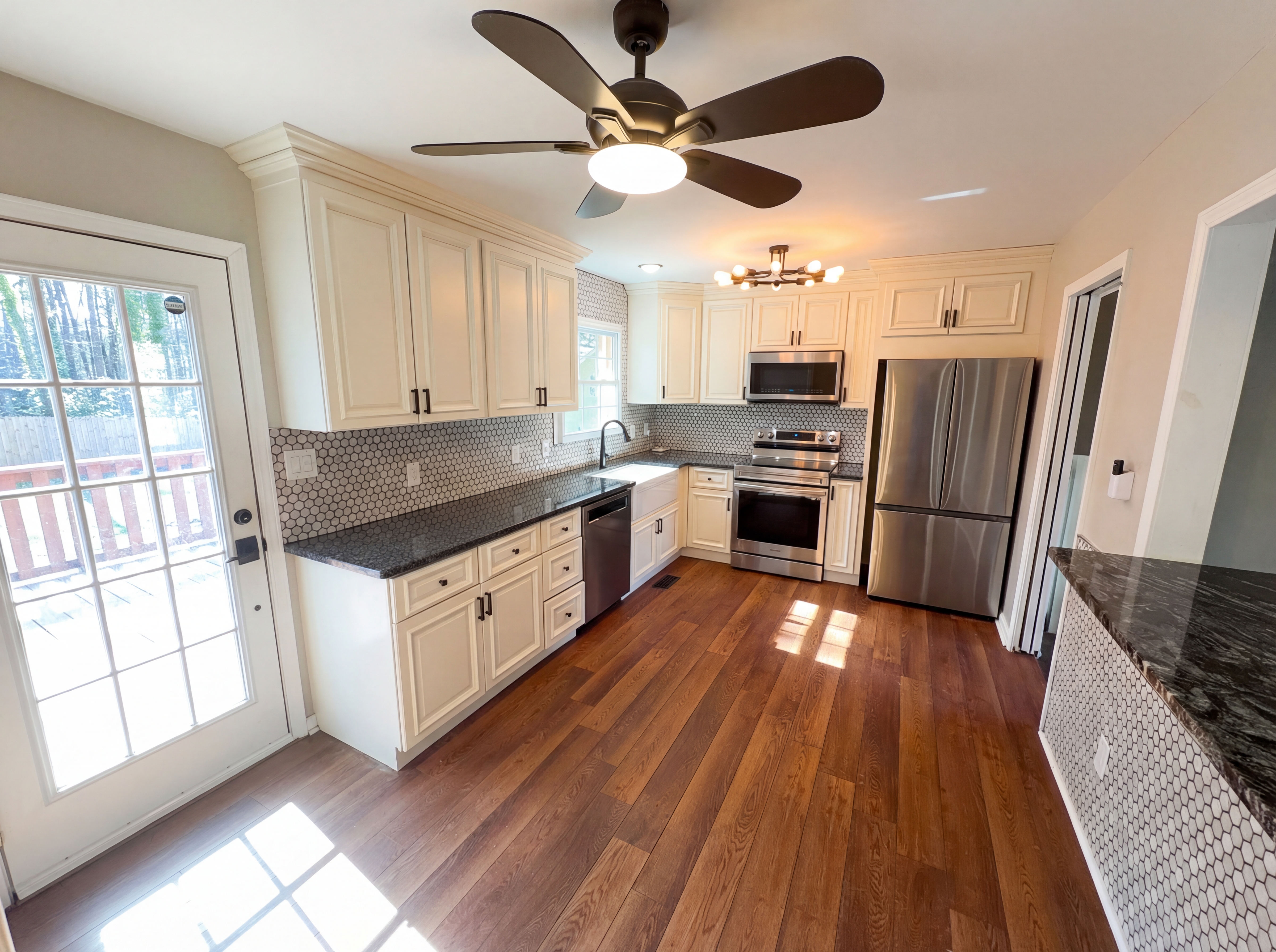 Photo 2 of 31 of 7700 Meadowdale Ln, Charlotte, NC