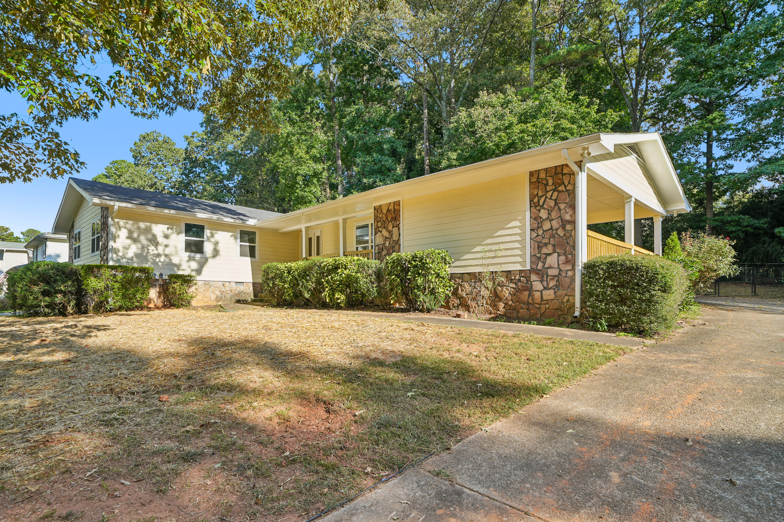 Photo 2 of 30 of 721 Belmont Rdg, Lawrenceville, GA