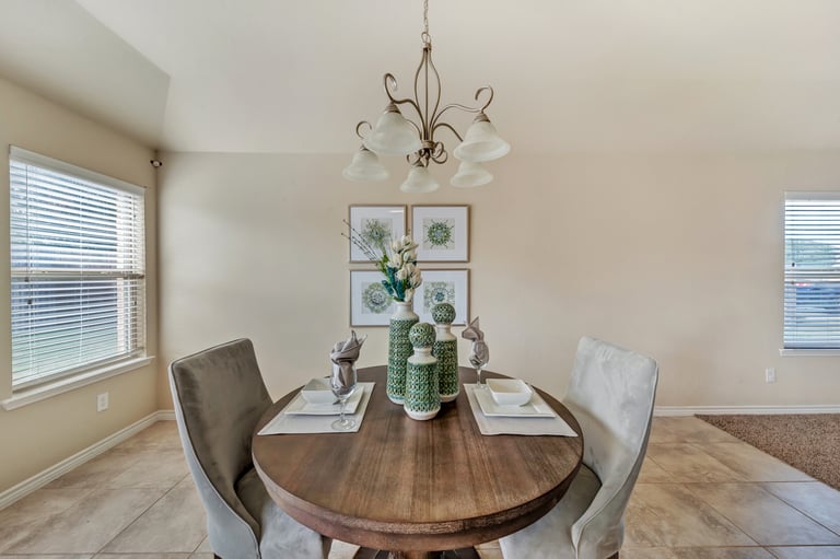 Photo 7 of 30 - 2807 Oak Glen Dr, Grand Prairie, TX 75052