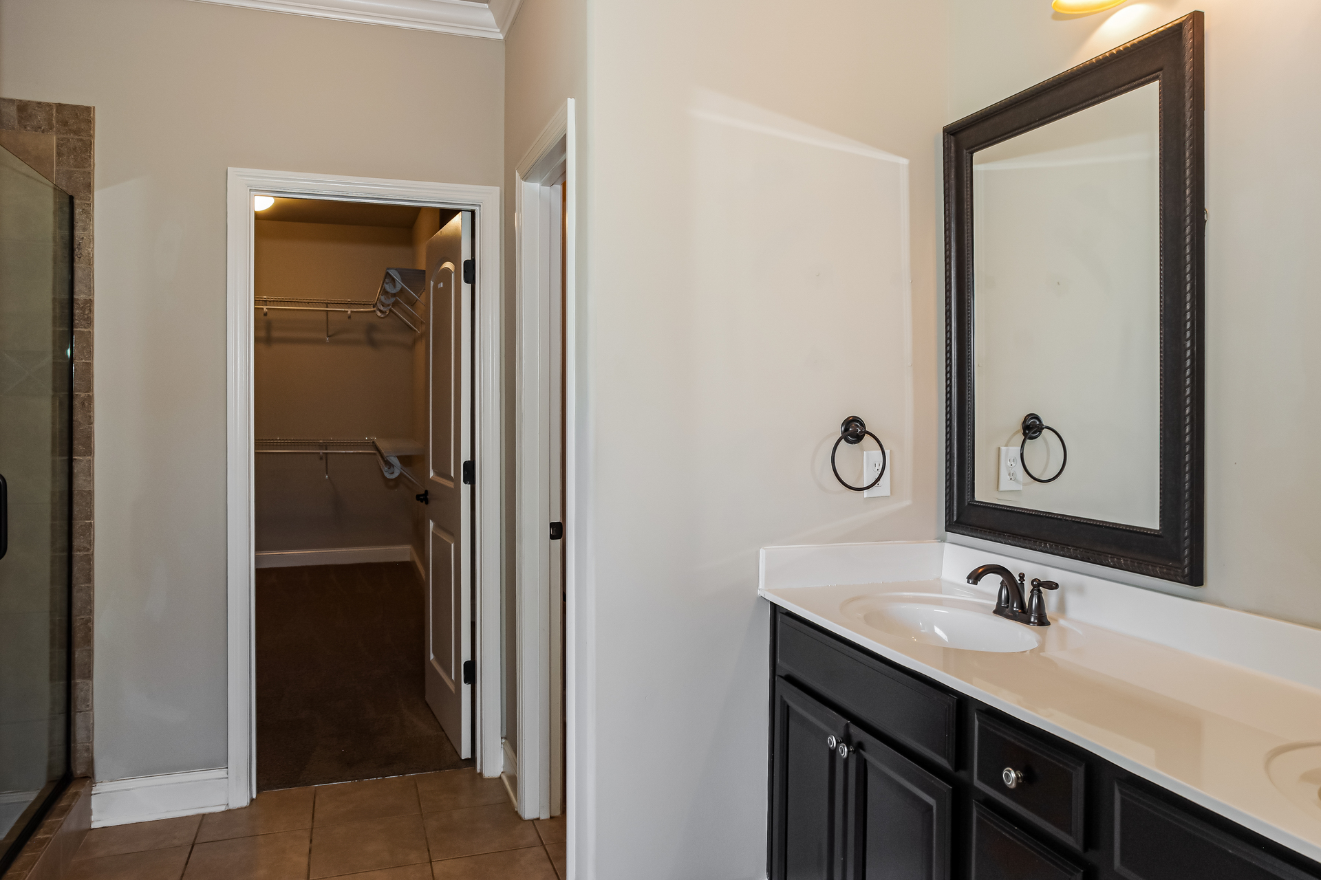 Photo 13 of 21 of 402 Mossyleaf Dr SW, Huntsville, AL