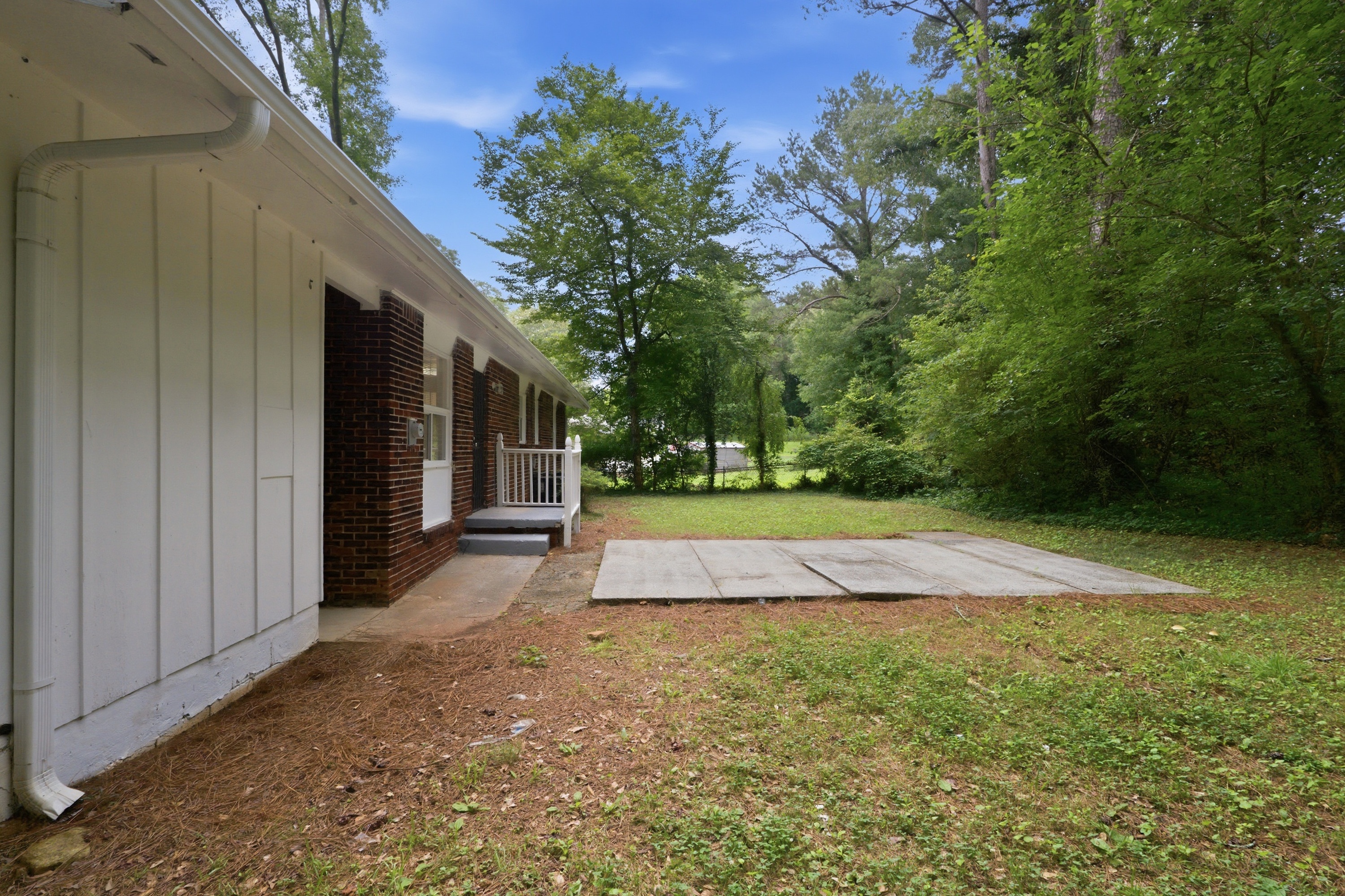 Photo 20 of 28 of 2319 Collier Dr, Decatur, GA