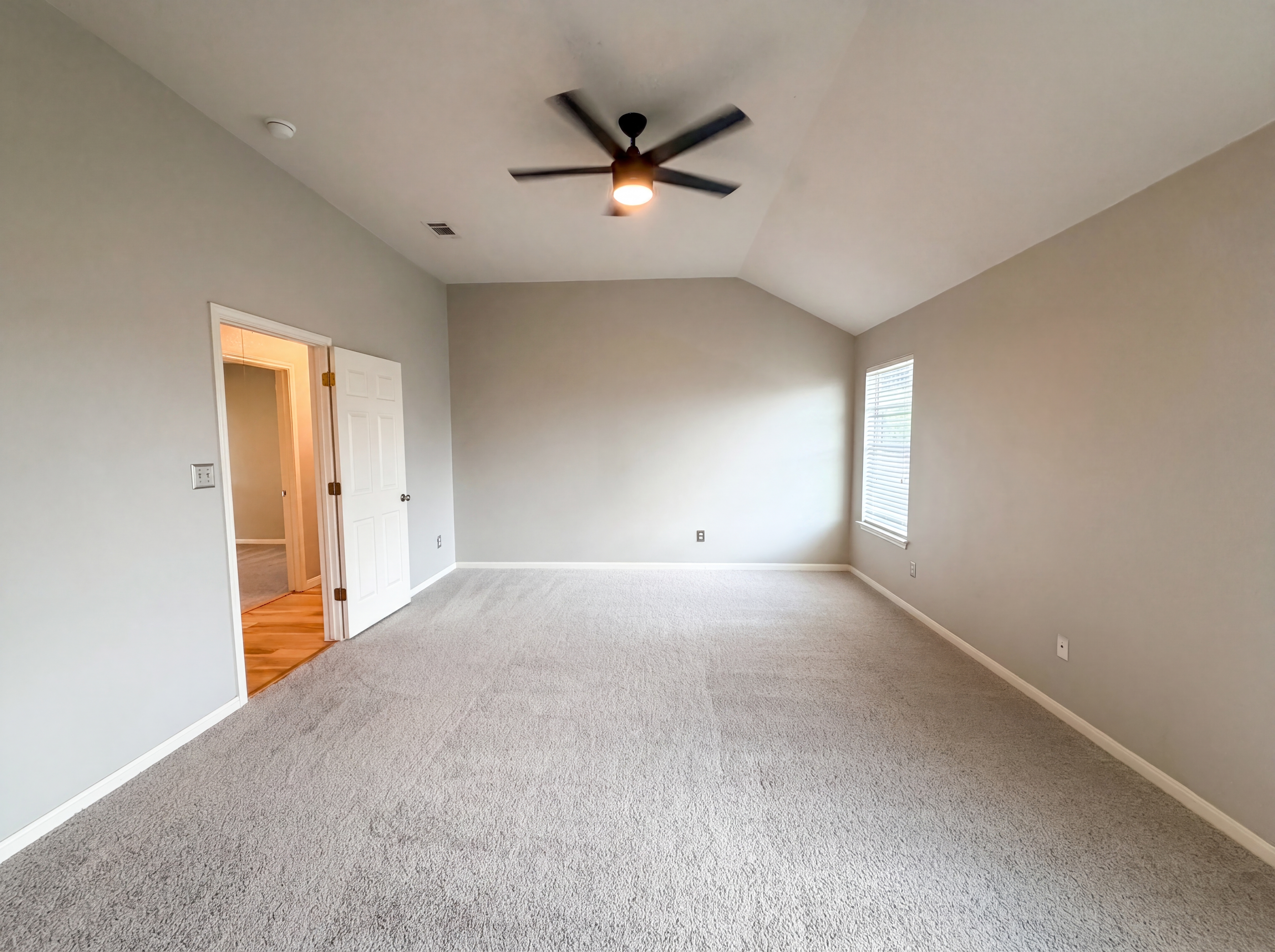 Photo 11 of 19 of 116 San Jacinto, Hutto, TX