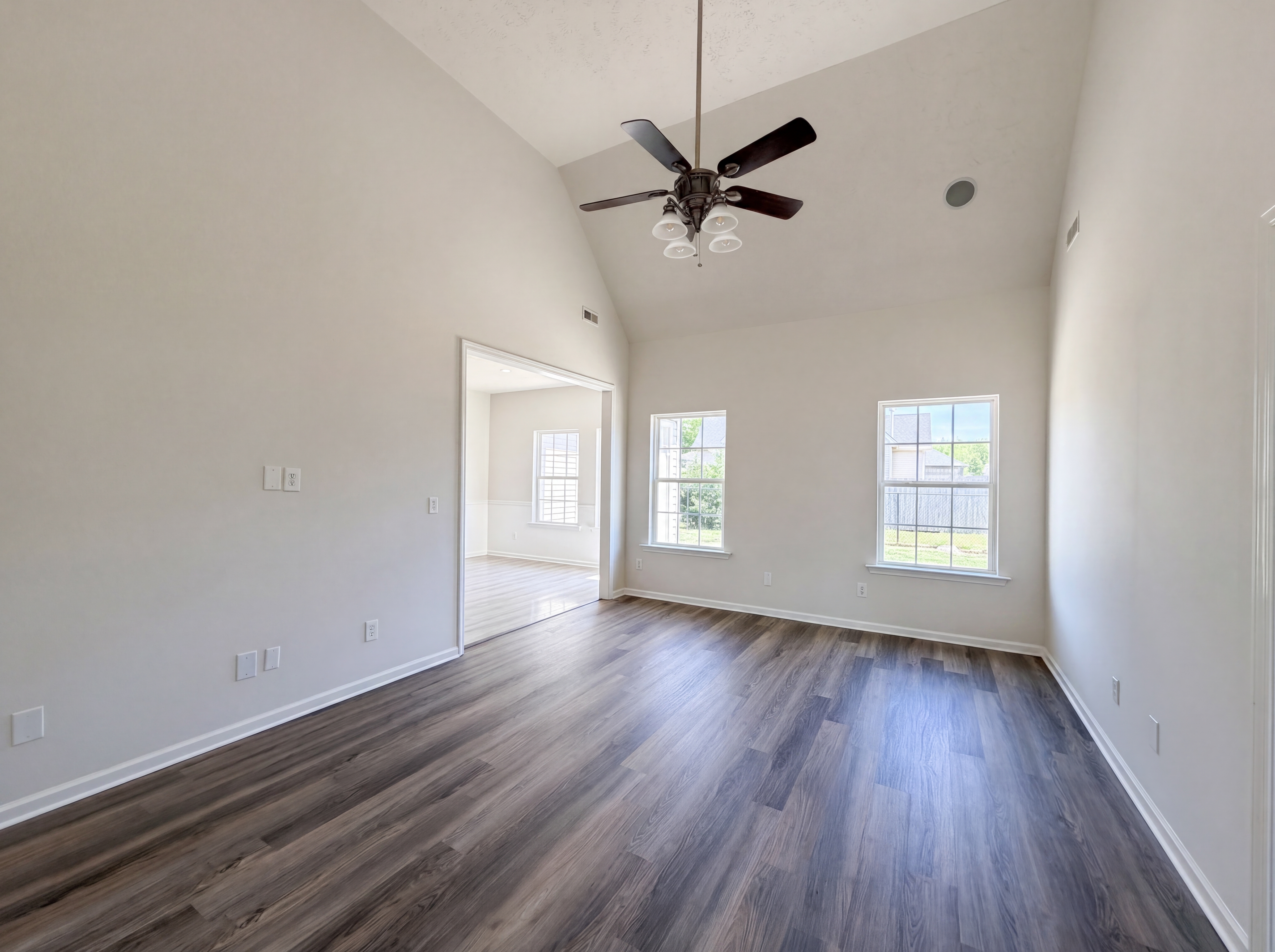 Photo 7 of 24 of 425 Long Creek Dr, Christiana, TN