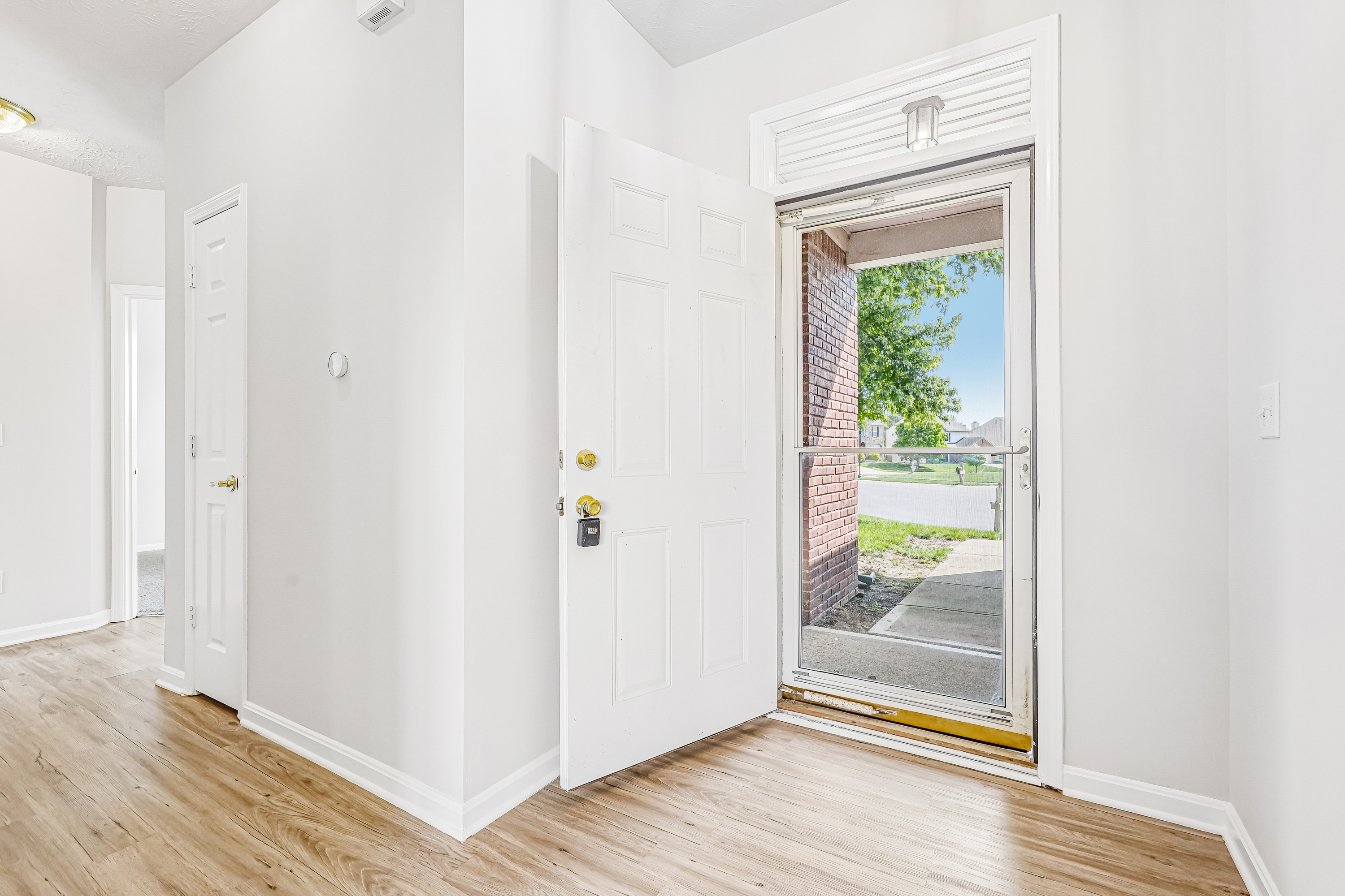Photo 24 of 48 of 2082 Lawrin Ct, Indianapolis, IN