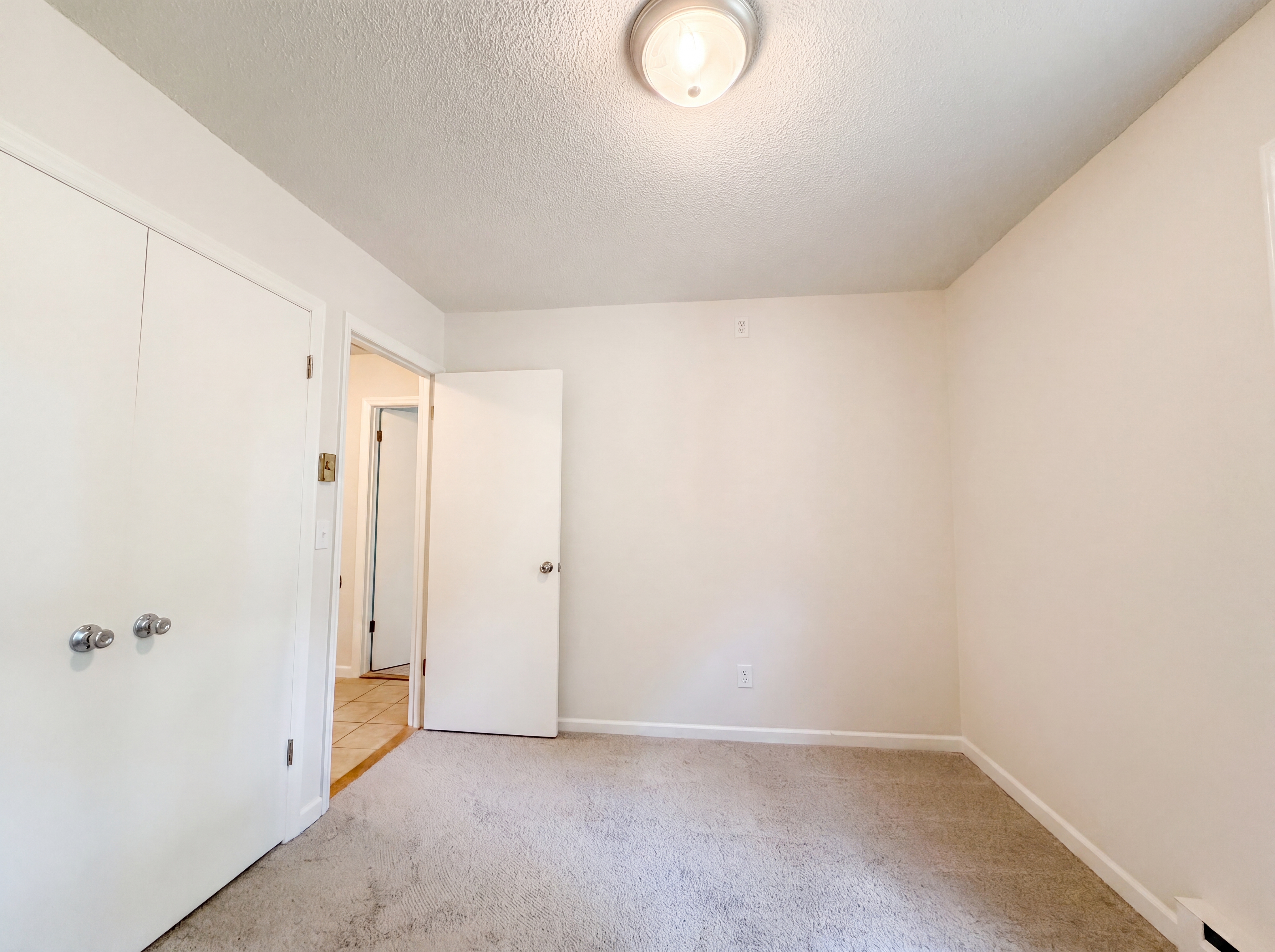 Photo 17 of 23 of 4708 Chaucer Dr, Greensboro, NC