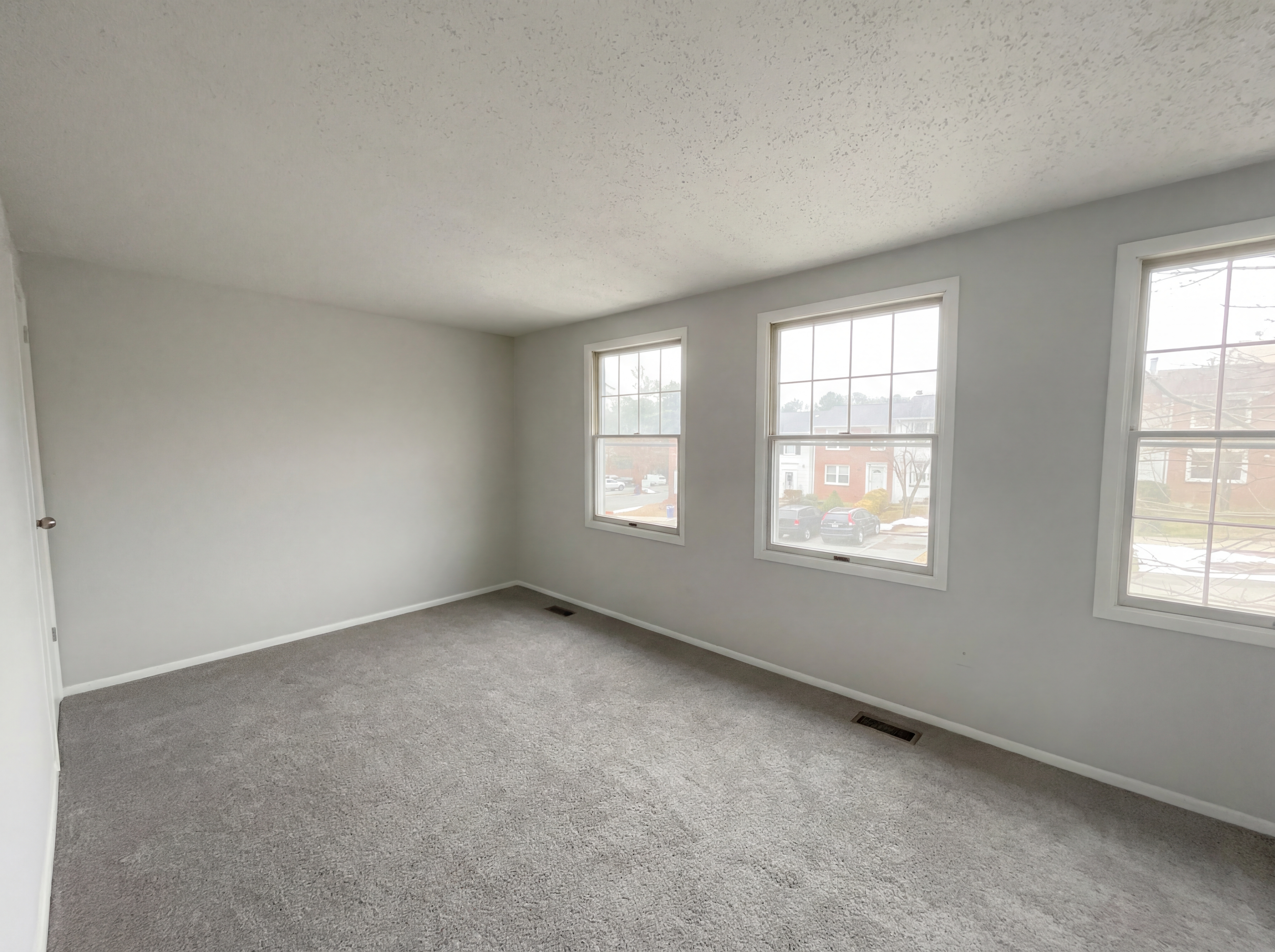 Photo 4 of 18 of 13524 Bentley Cir, Woodbridge, VA