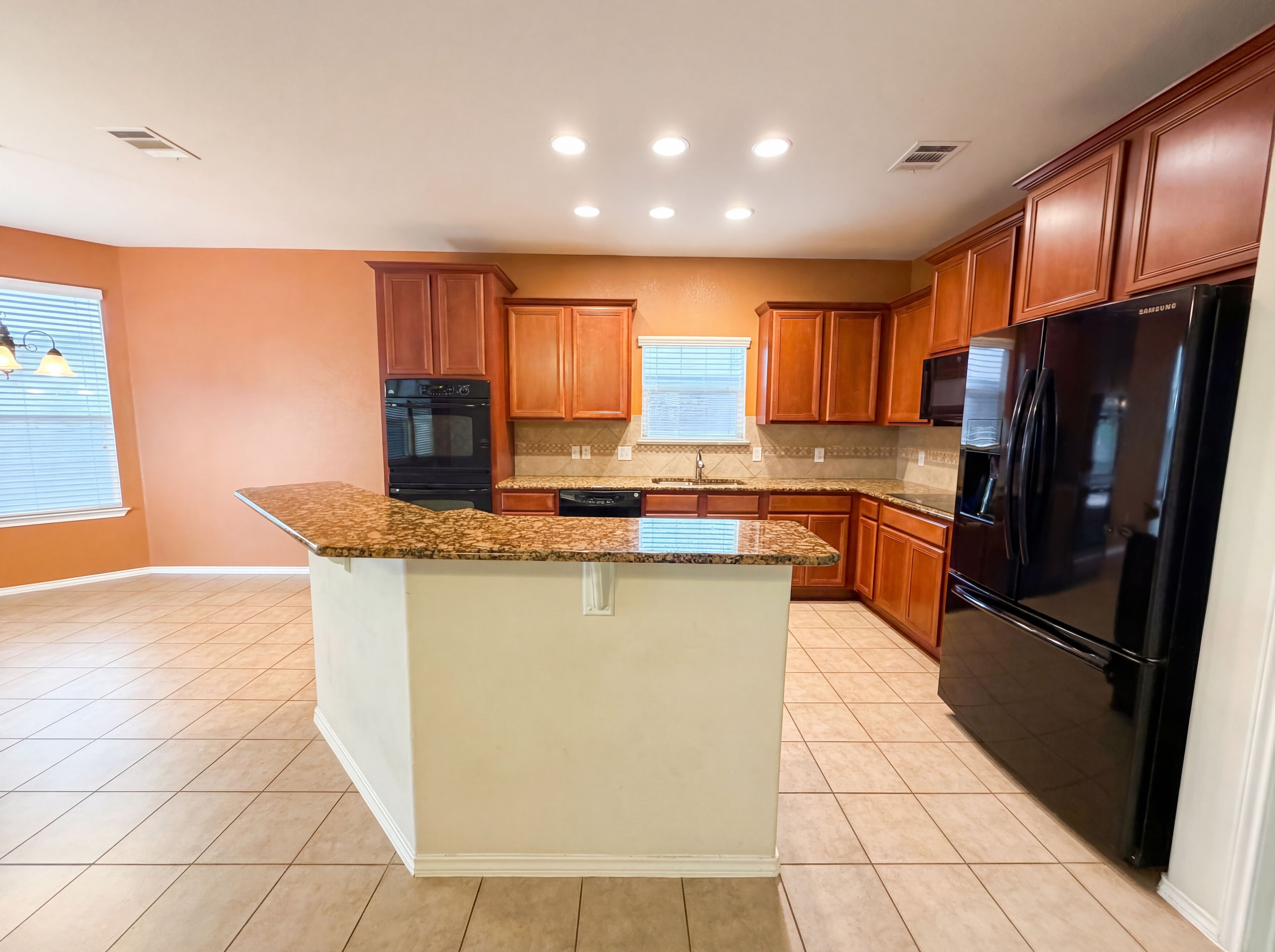 Photo 2 of 24 of 6206 Suellen Ln, Killeen, TX