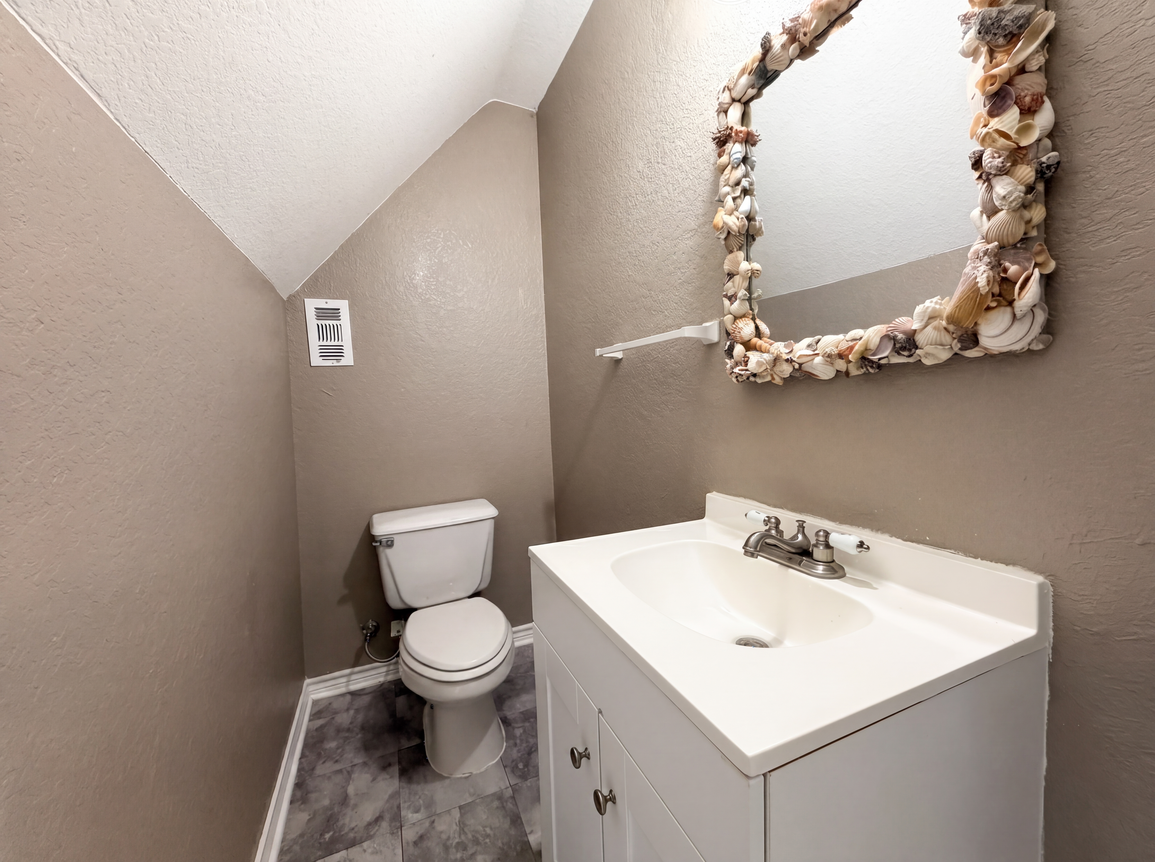 Photo 15 of 19 of 552 Marshall Johnson Ave S, Port Lavaca, TX
