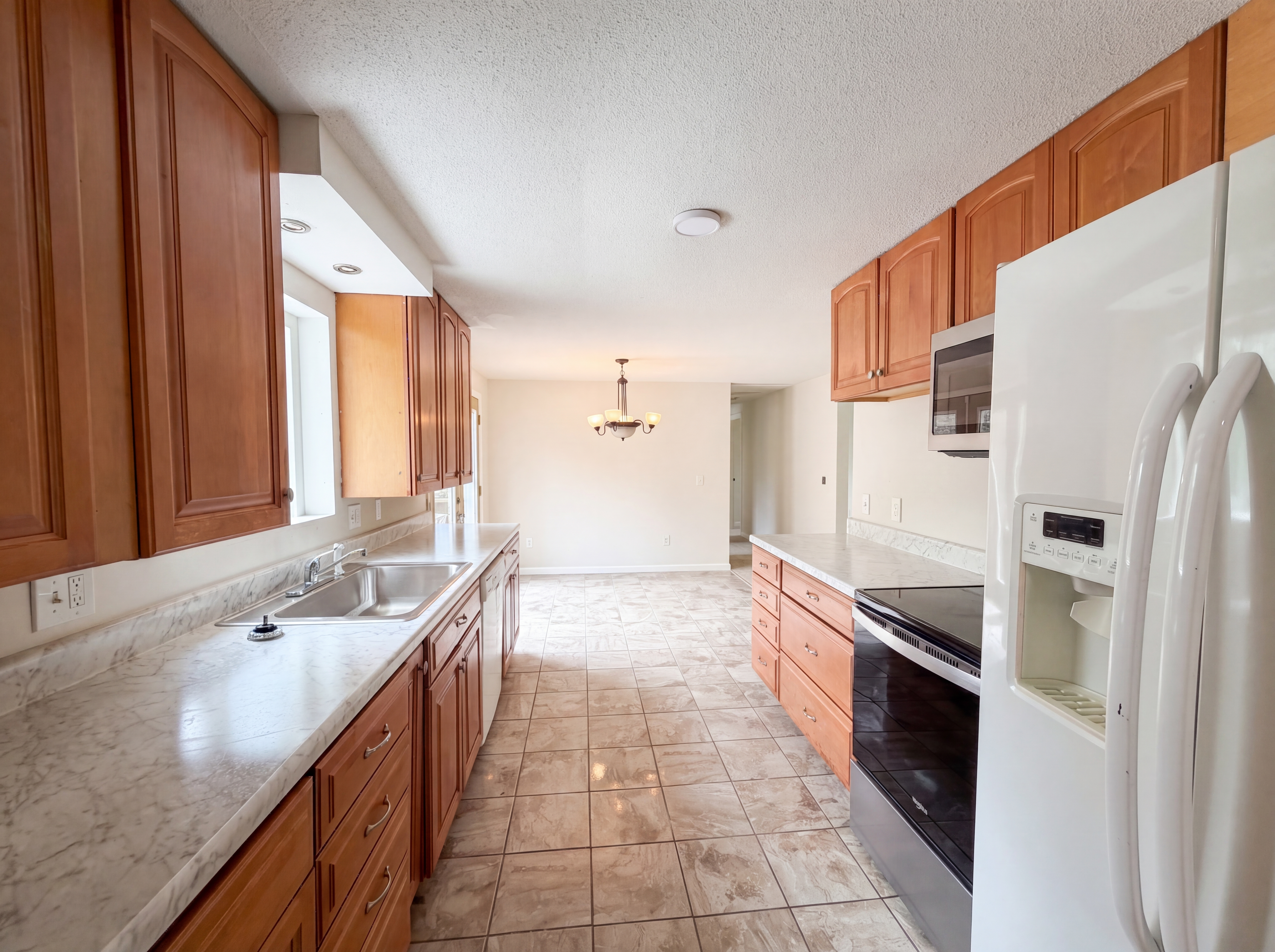 Photo 8 of 19 of 14326 Spring Dr, De Soto, MO