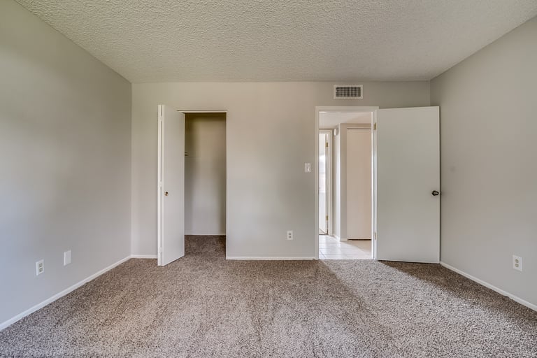 Photo 14 of 30 - 2922 E Sierra St, Phoenix, AZ 85028