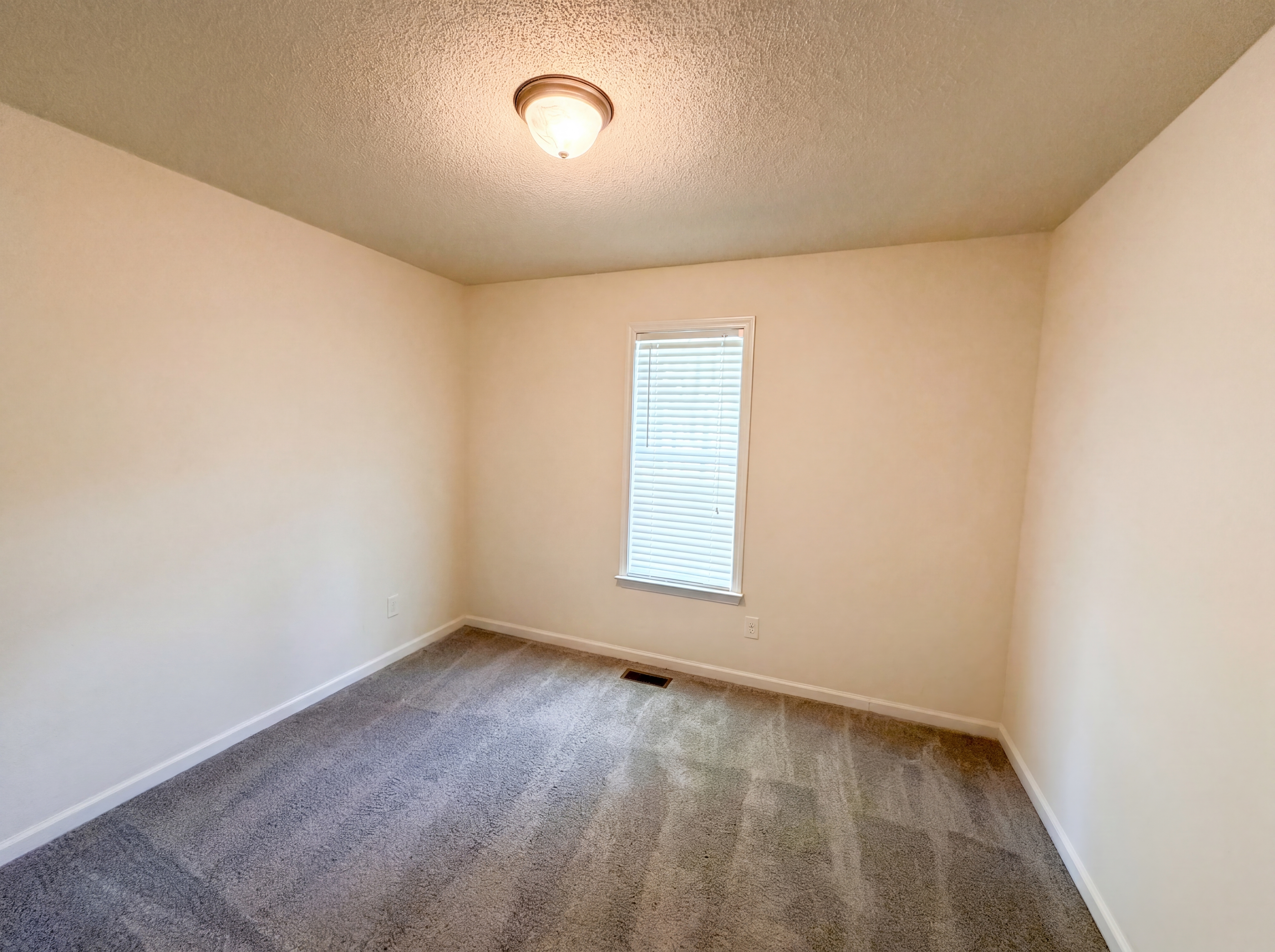 Photo 4 of 19 of 470 Kinsman Ct, Fuquay Varina, NC
