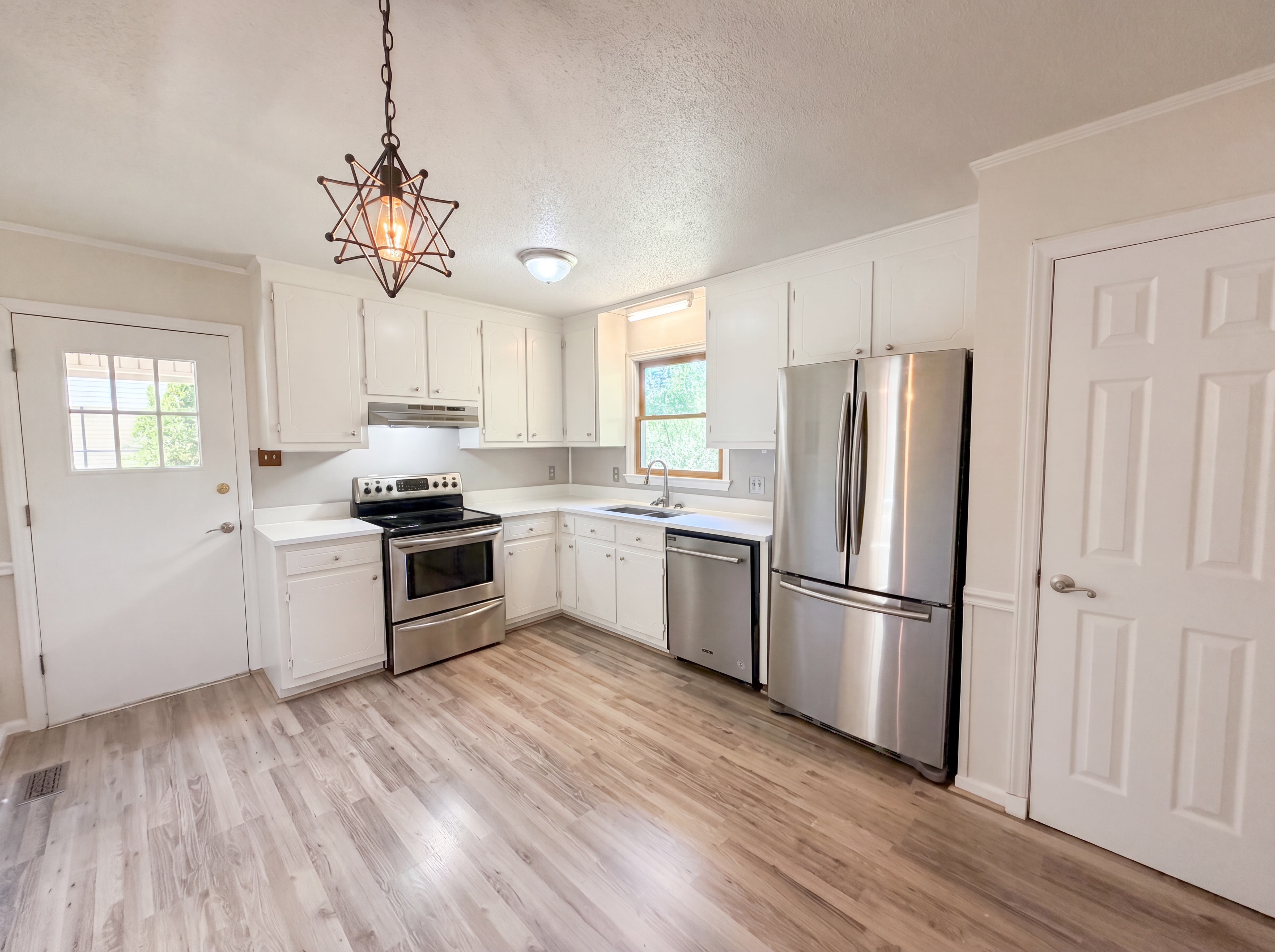 Photo 2 of 16 of 4822 Heritage Dr, Durham, NC